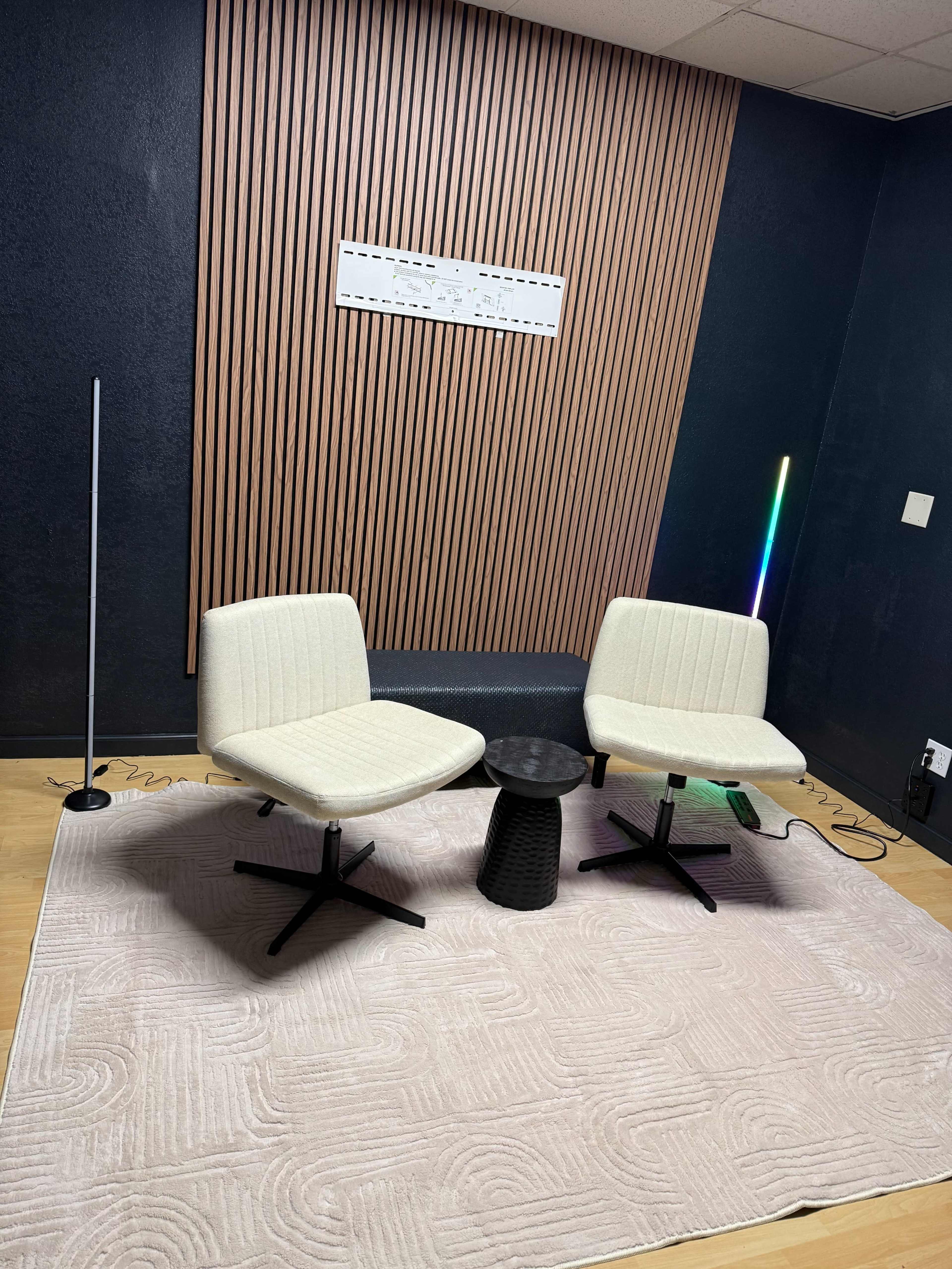 Minimalist Studio-Content Creation, Podcast, Writers Room, Small Meeting Space Image in Davis Tract, San Leandro, CA