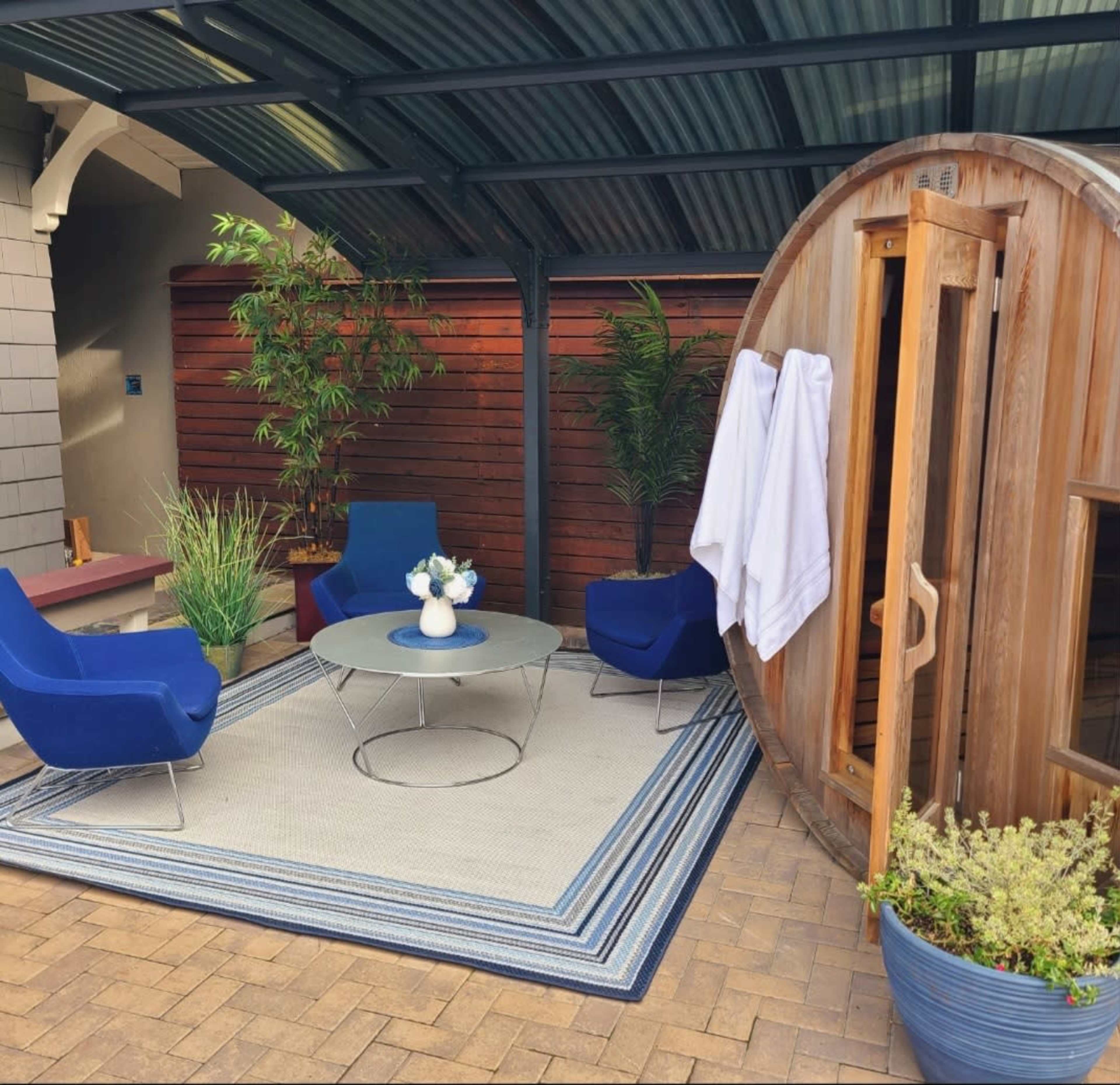 Beautiful Urban Oais With Hot Tub and Sauna Image in Millsmont, OAKLAND, CA