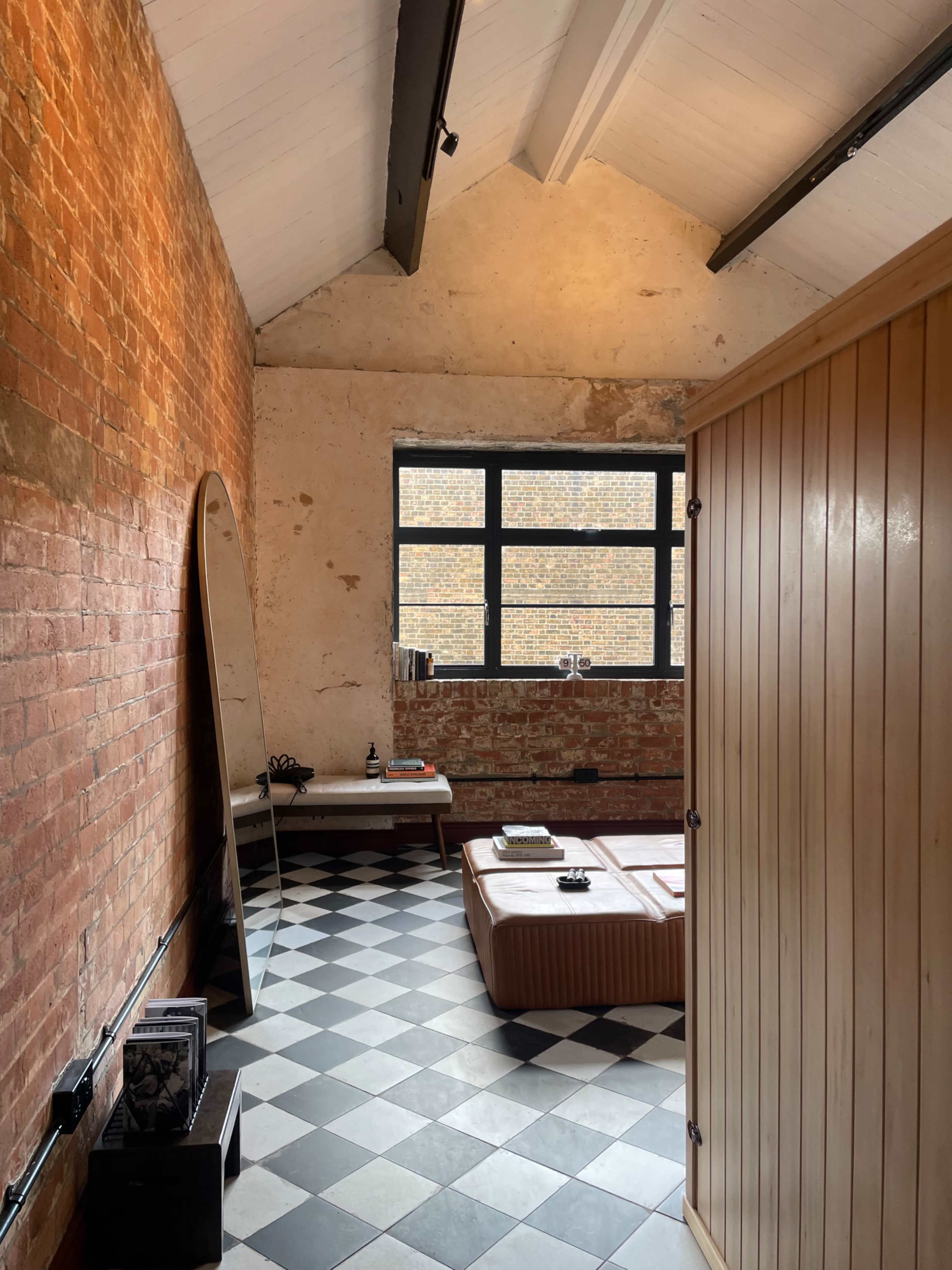 Luxury Private Infrared Sauna Space Image in Hackney, London, ENG