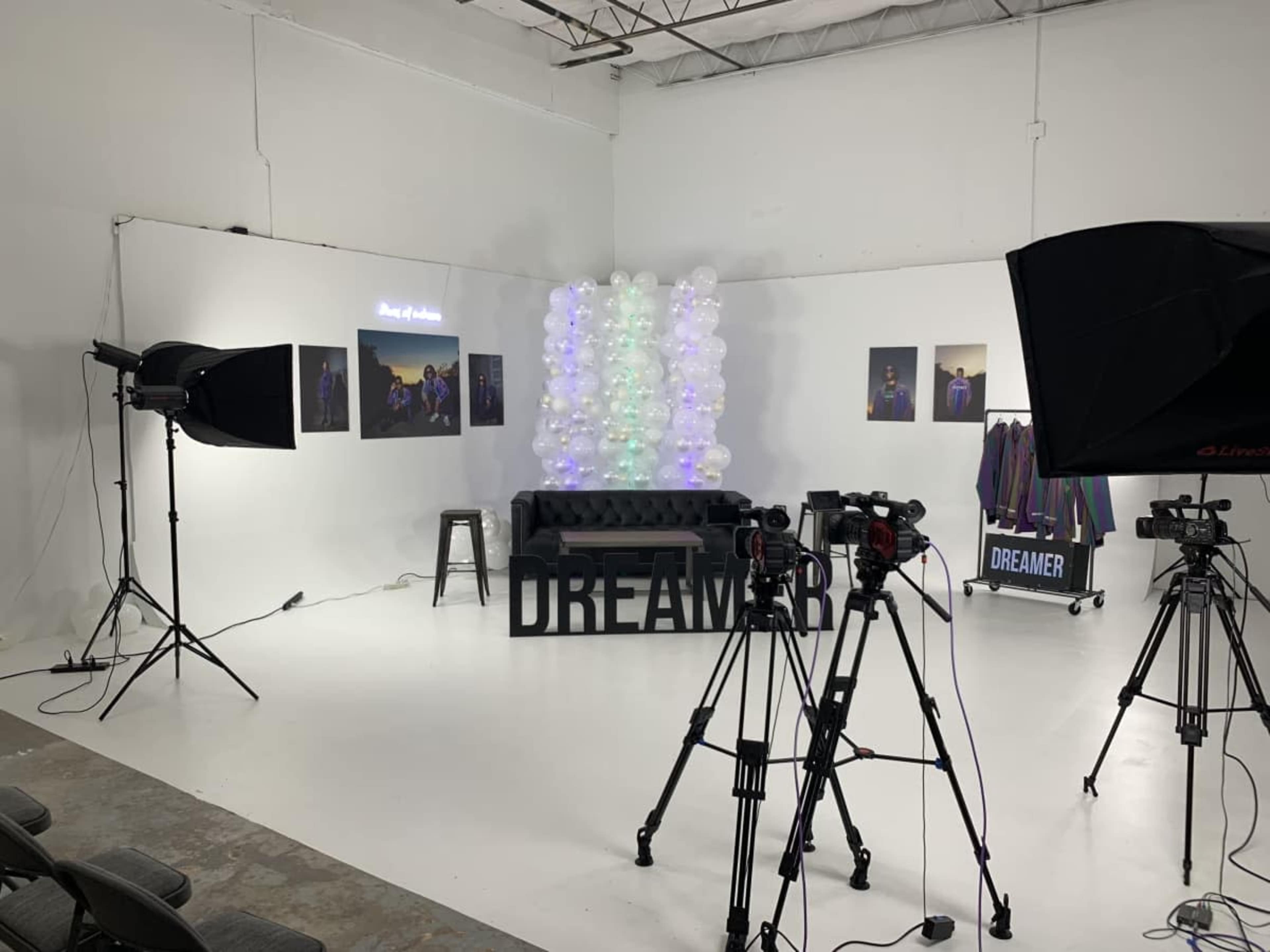Minimalist 25x25 Cyc Wall Studio – Perfect for Photo & Video Image in Addison, Addison, TX