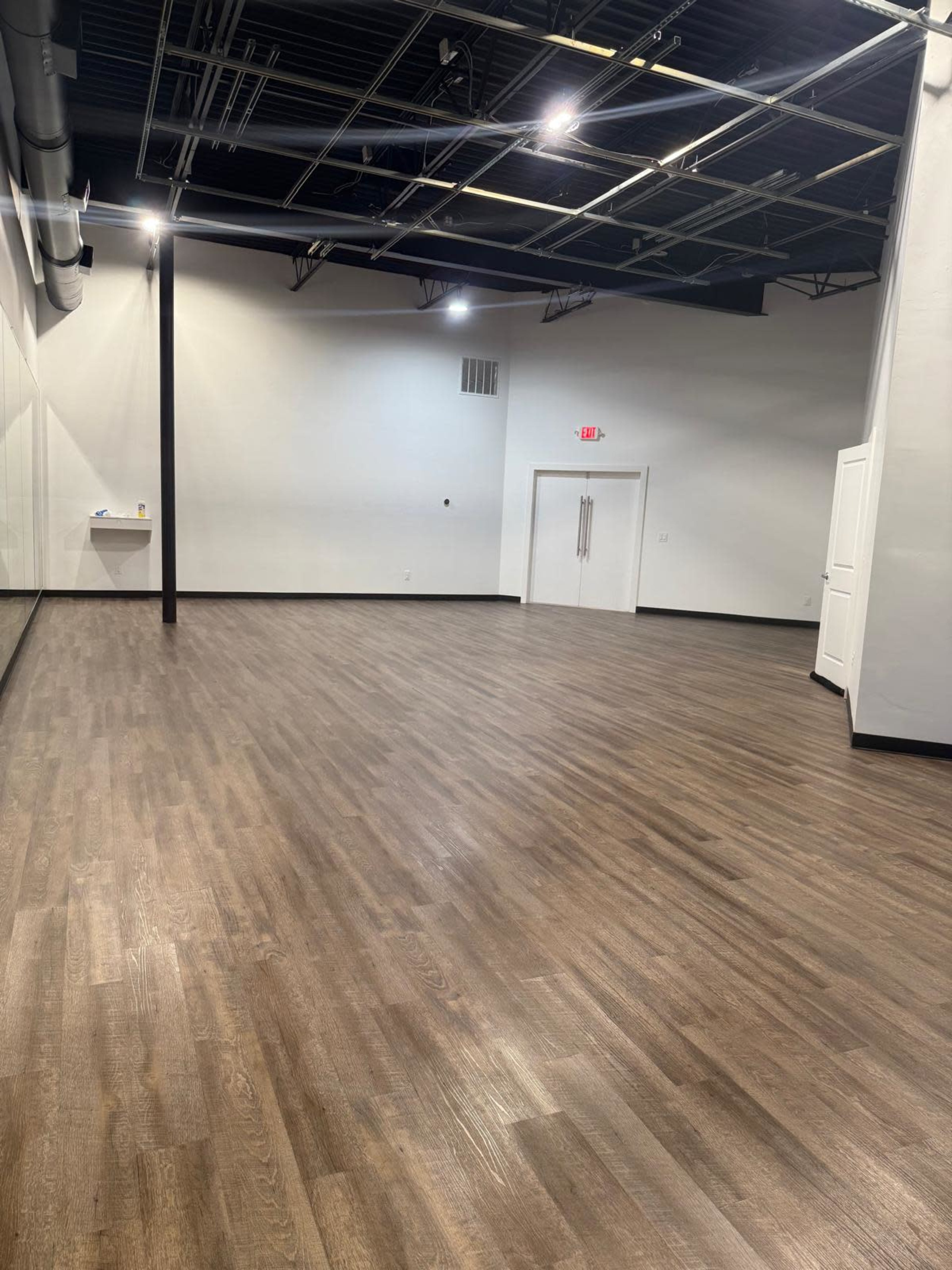 Dallas Cozy Event Studio Space 3 Minutes from the Galleria Mall Image in Farmers Branch, Dallas, TX