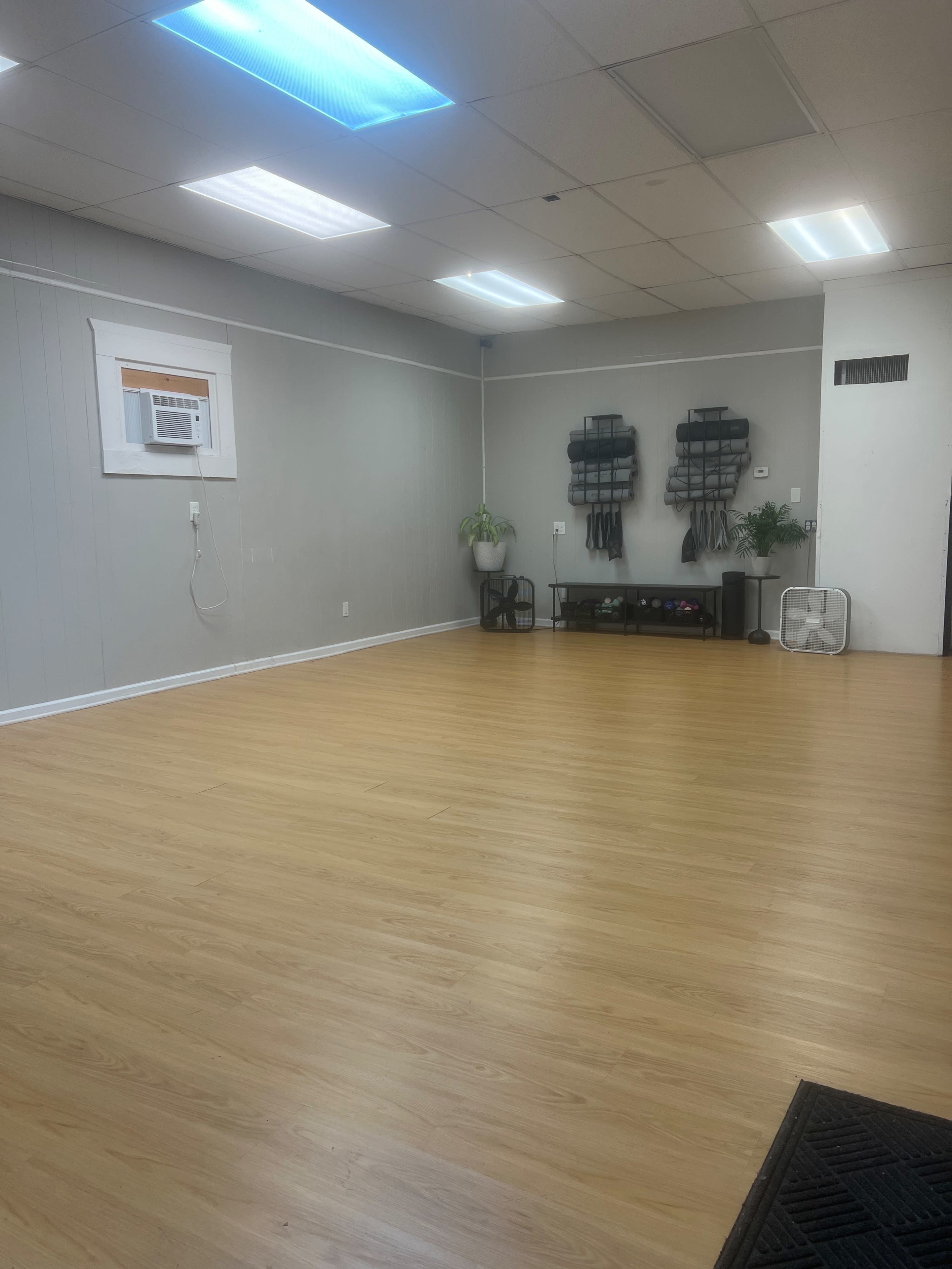 Modern Cleveland Dance Studio with Flexible Setup Image in Old Brooklyn, Cleveland, OH