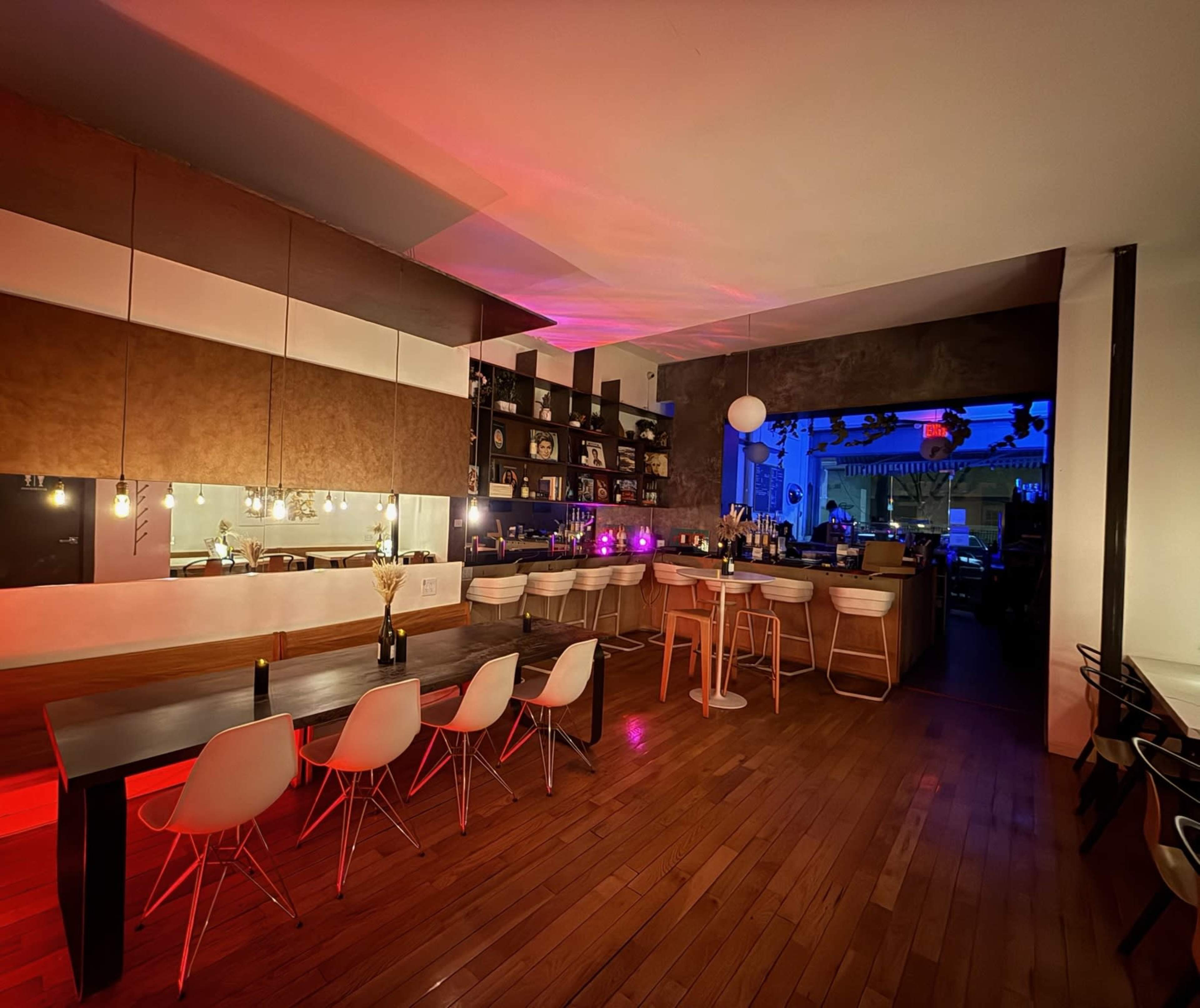 Chic Café & Wine Bar in Williamsburg with 5 Digital Screens Image in Williamsburg, Brooklyn, NY