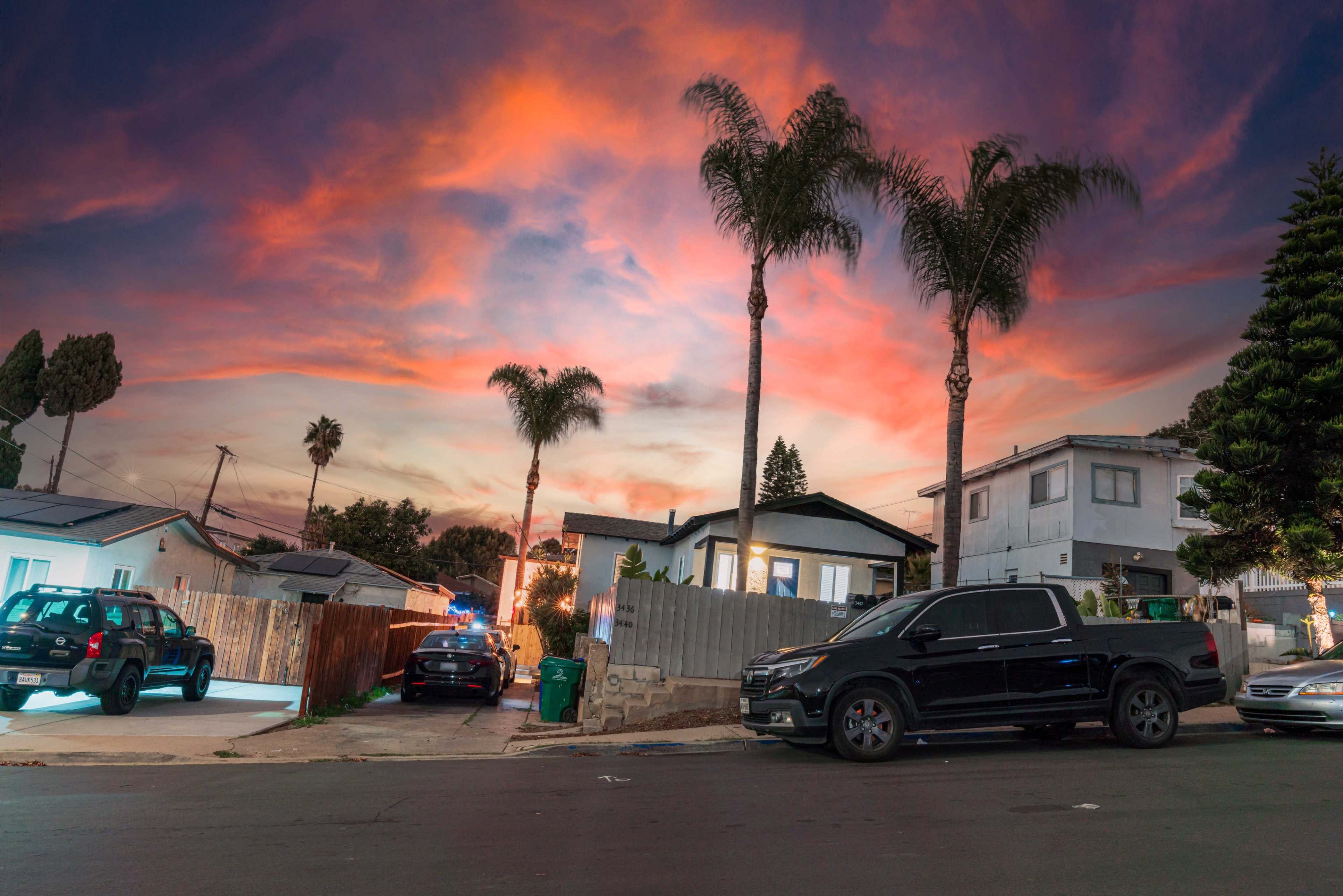 Chic & Cozy Retreat with a Touch of Hollywood Glam! Image in Mountain View, San Diego, CA