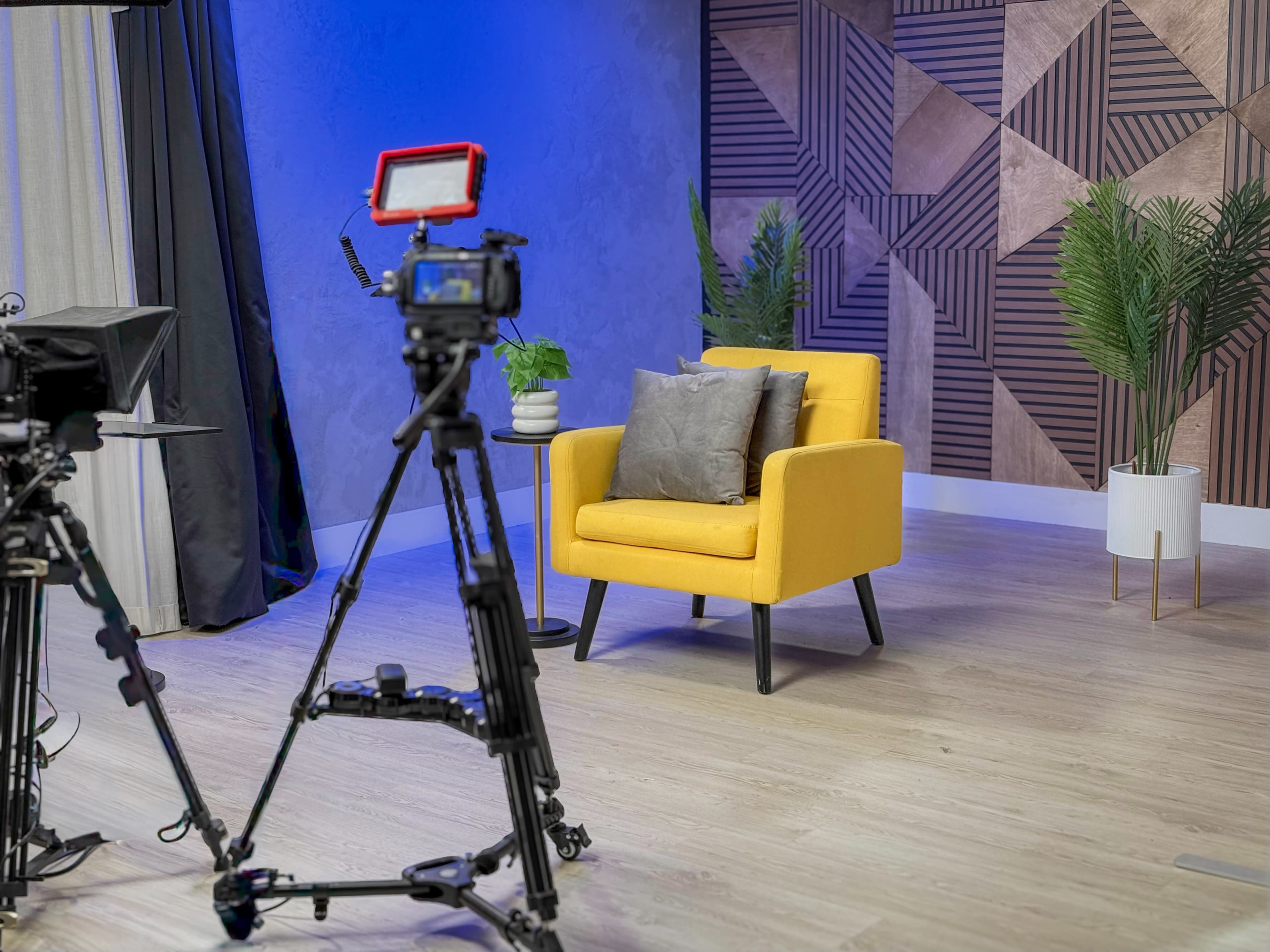 Professional Podcast & Video Studio – Multi-Set, Pro Cameras, Guided Setup Image in Doral, Doral, FL