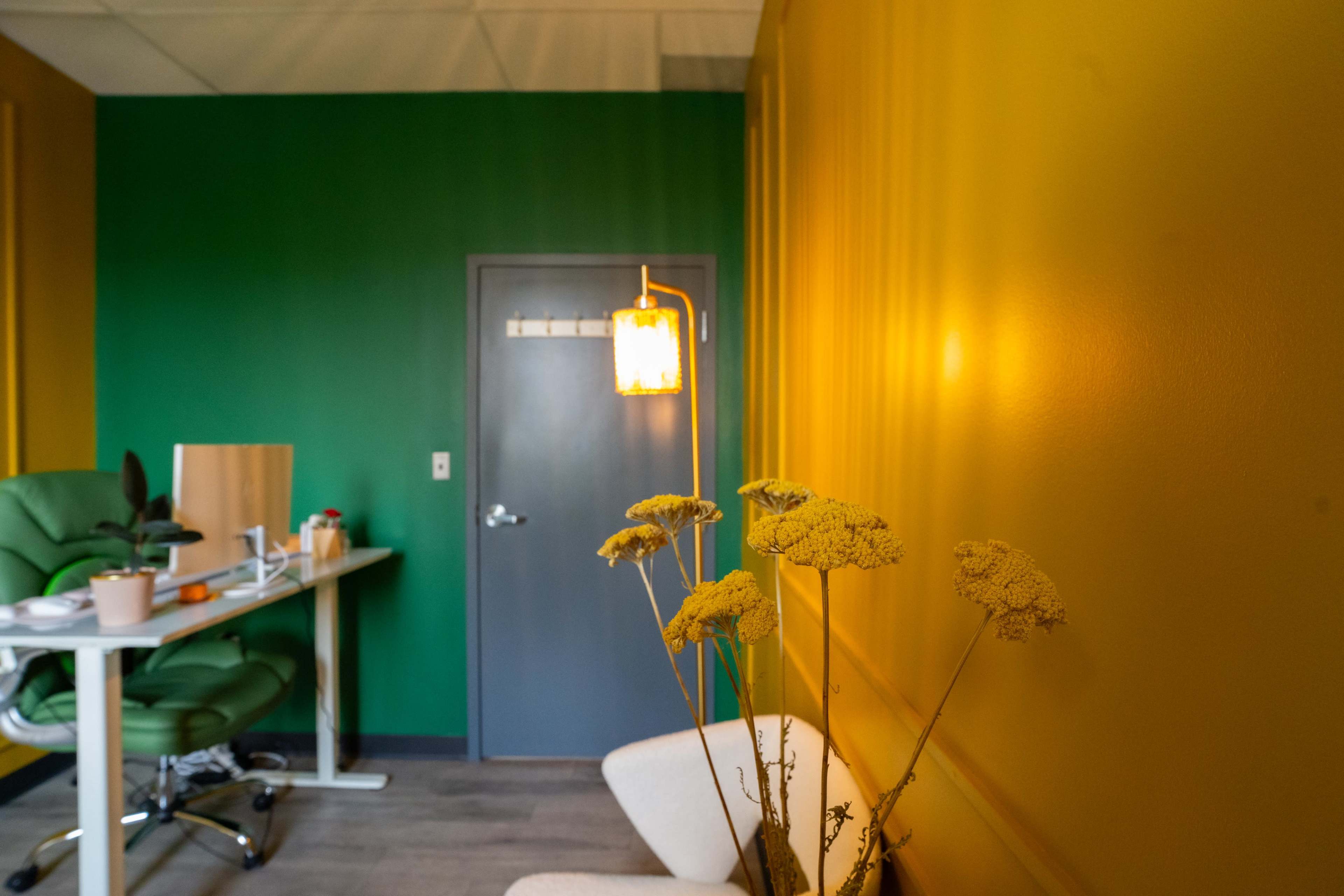 Laurel (8101) Flex Admin Office | Vibrant Creative Meeting Space Image in Laurel, Laurel, MD