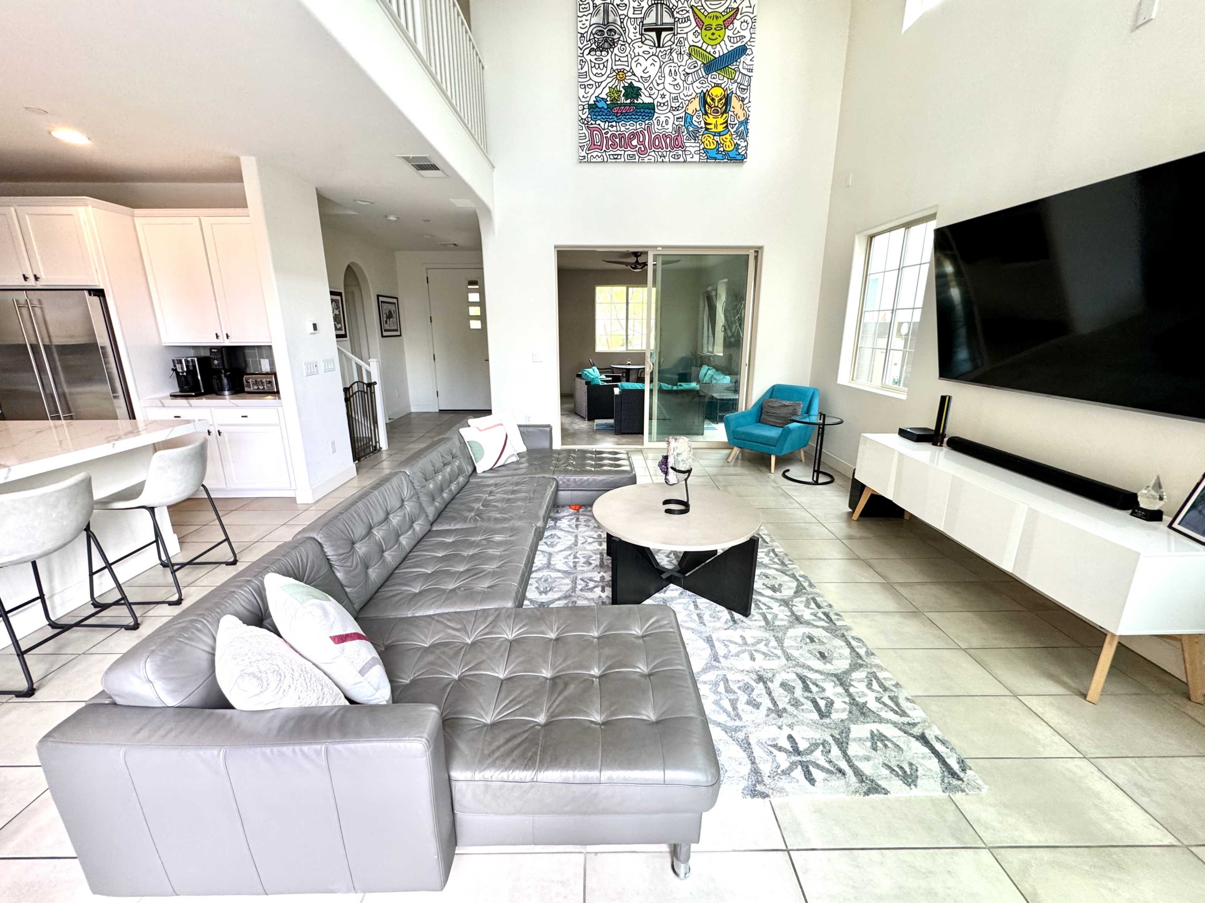 Contemporary Mid-Century Suburban House w/ Indoor-Outdoor Flow & Designer Pool Image in MacDonald Ranch, Henderson, NV