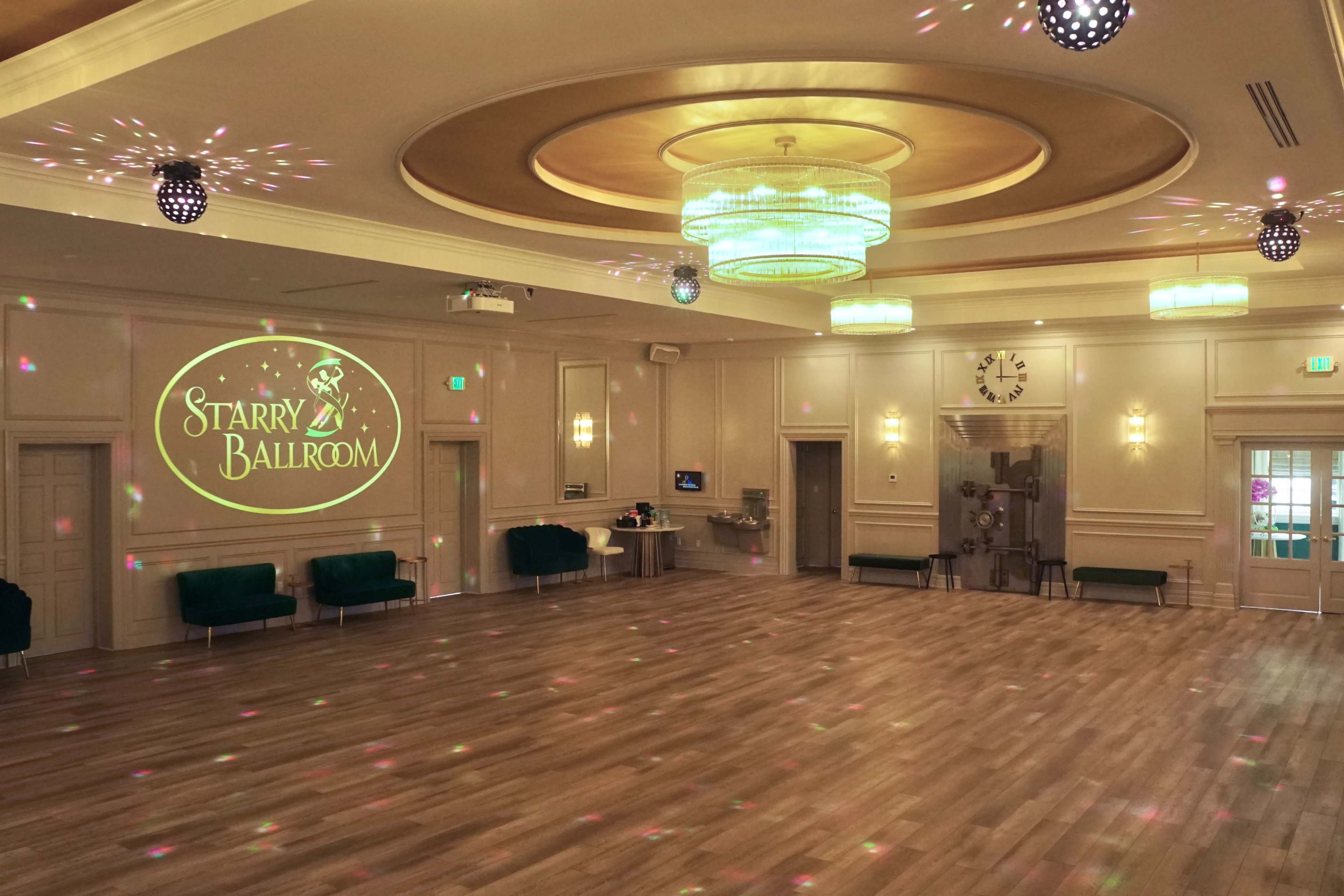 Elegant Grand Ballroom with Professional Sound & Lighting in Manhasset Image in North Hempstead, Manhasset, NY