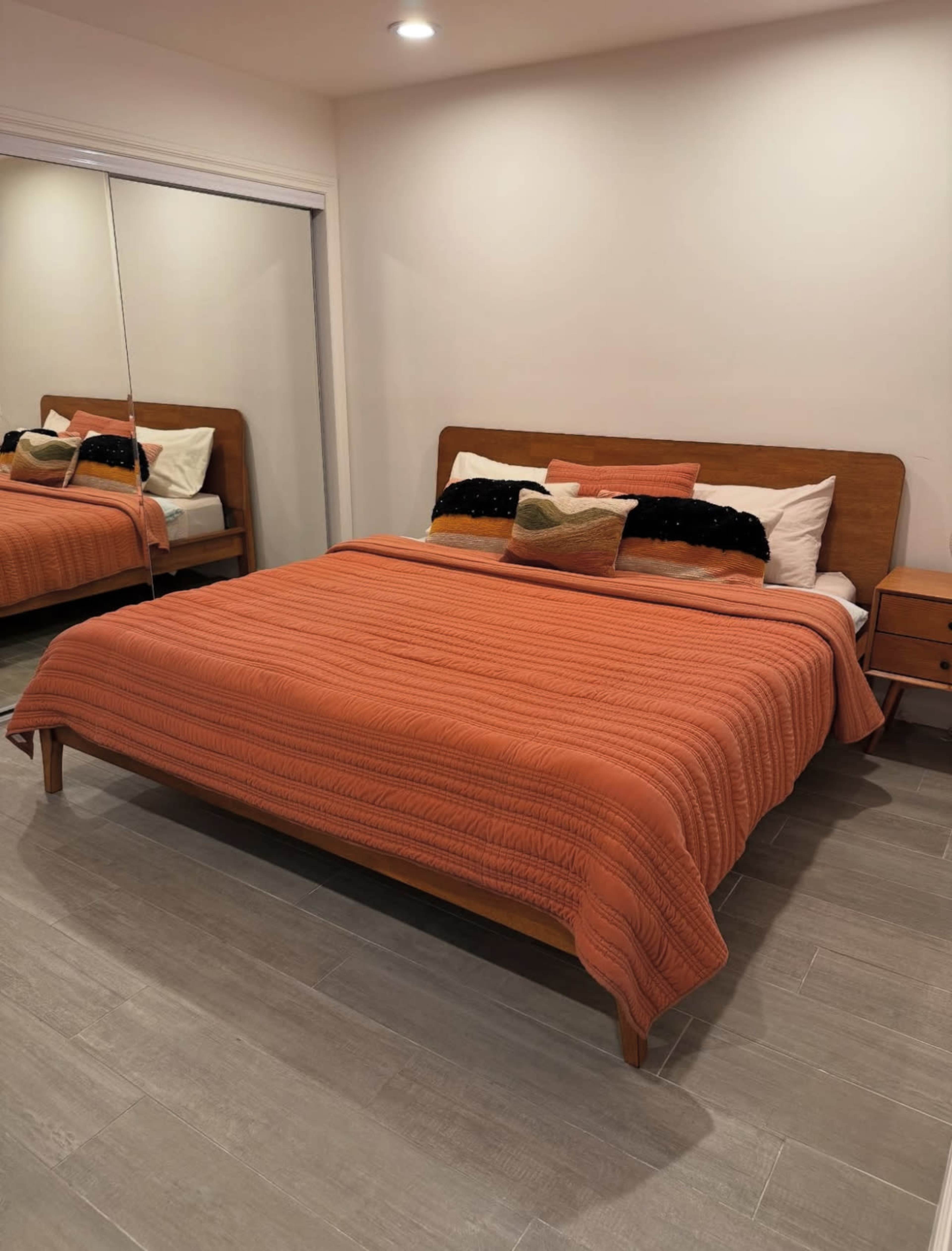 Modern-Century Beach Getaway – One Bedroom by the sea Image in Belmont Shore, Long Beach, CA