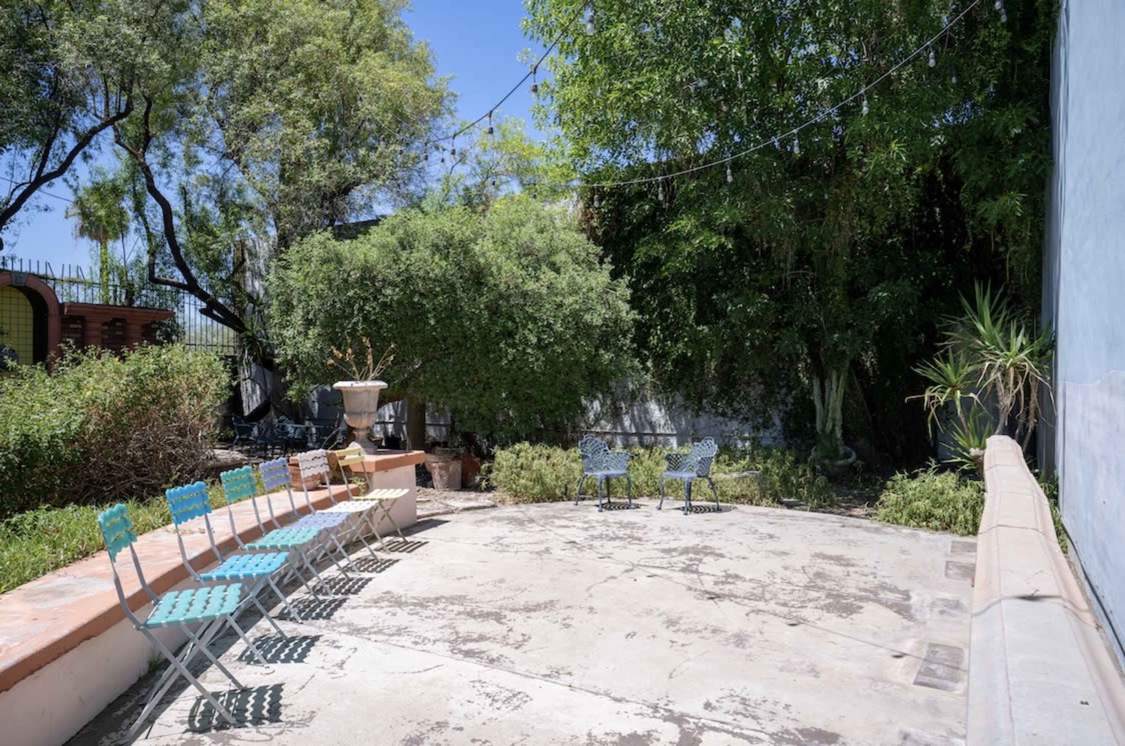 Charming Outdoor Garden for Photo and Video Productions Image in Encanto Village, Phoenix, AZ