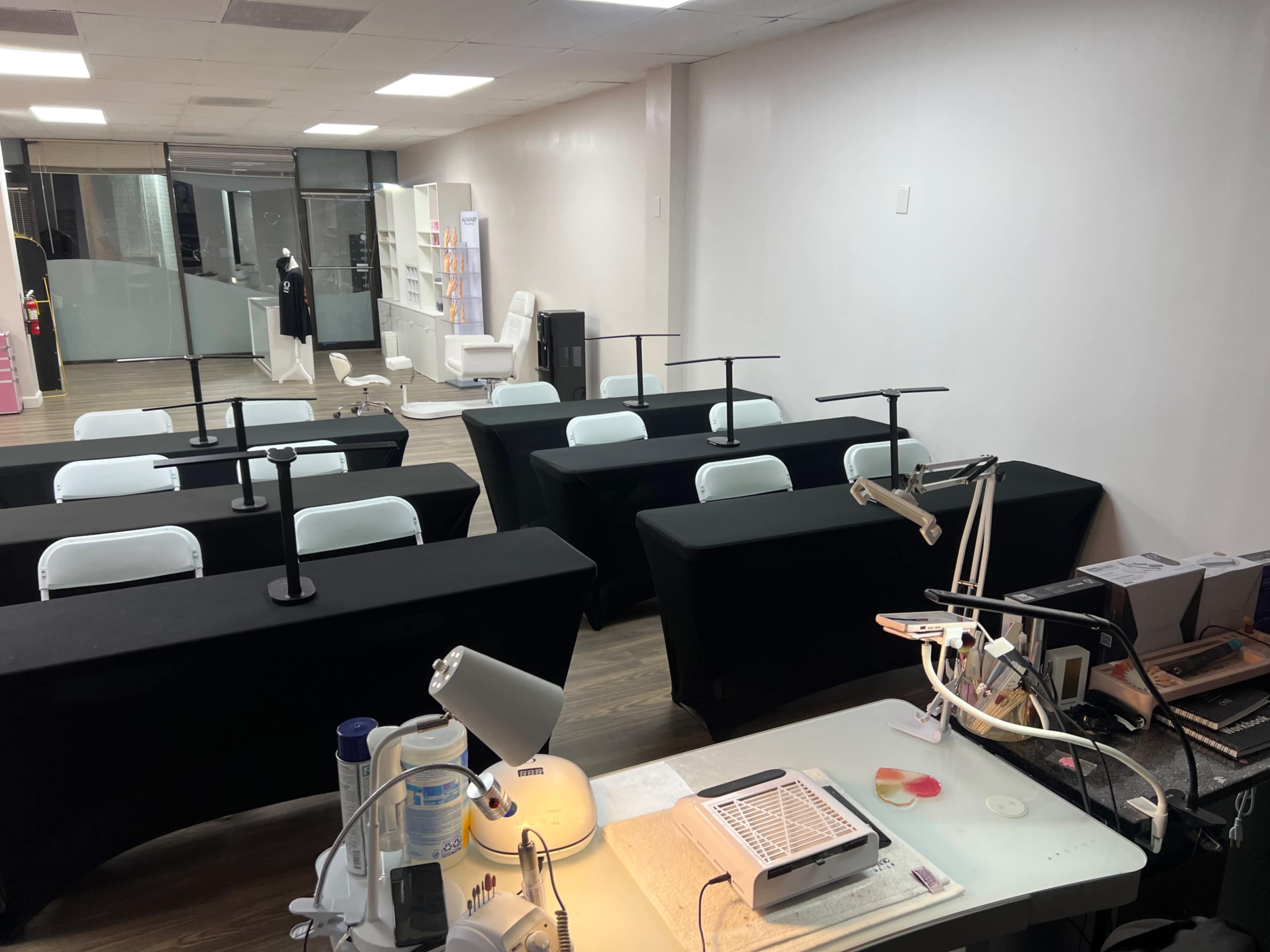 Bright & Versatile Studio on Holcomb Bridge – Ideal for Beauty Workshops Image in Peachtree Corners, norcross, GA