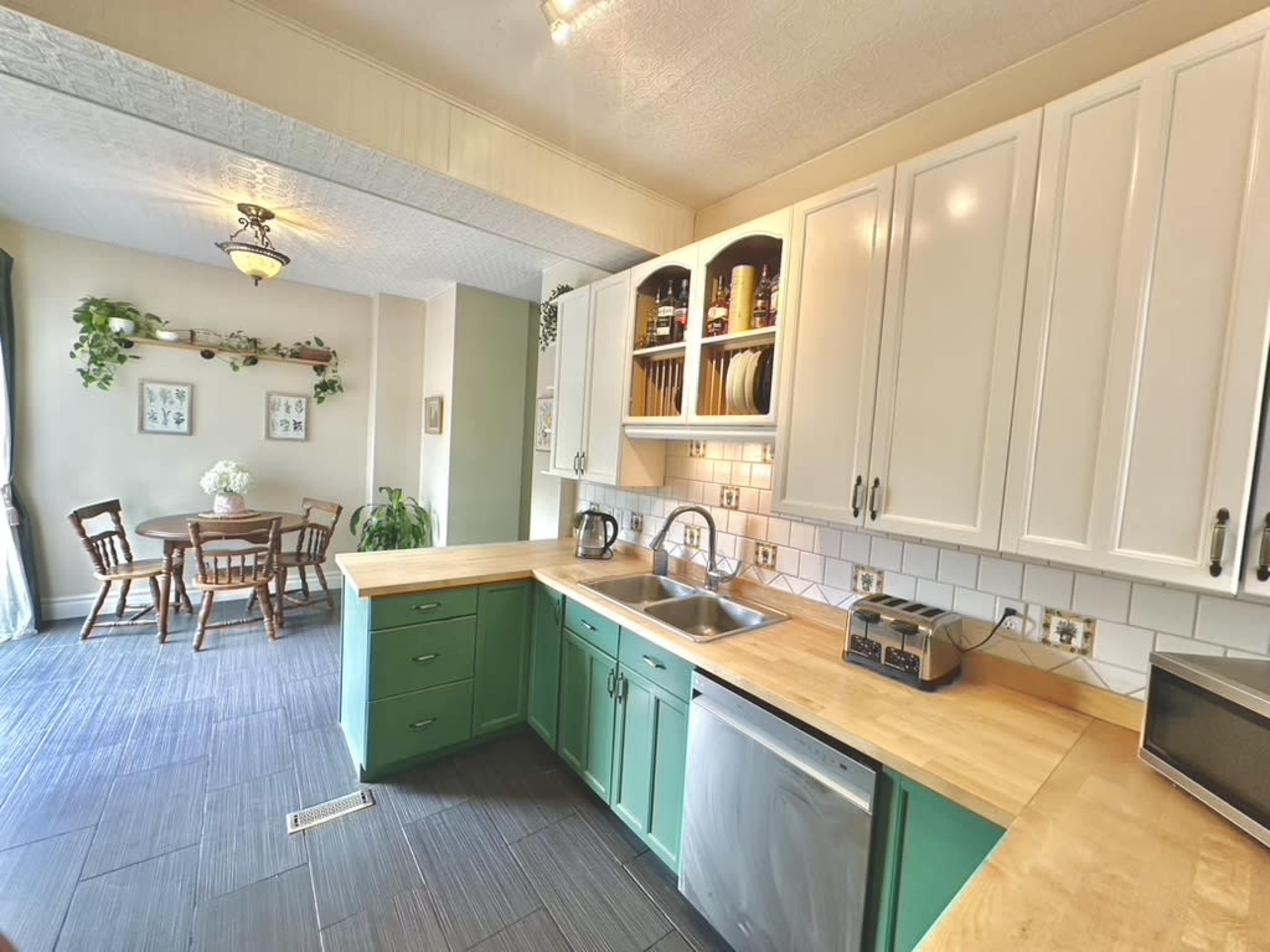 Western Victorian House - Downtown Image in Southwest Calgary, Calgary, AB