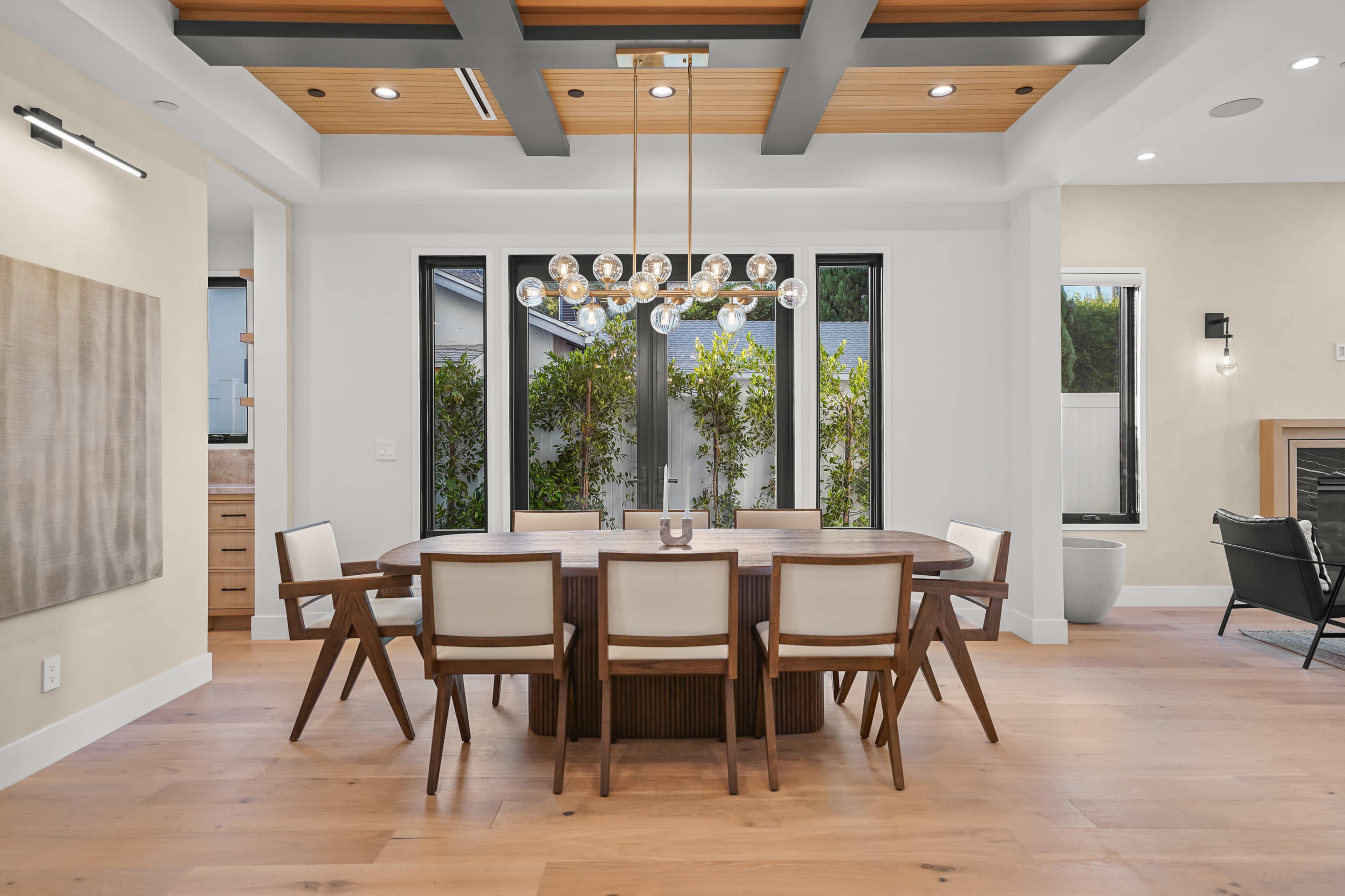 Modern Ranch-Style Mansion w/ Guest House & Pool Image in Brentwood, Los Angeles, CA