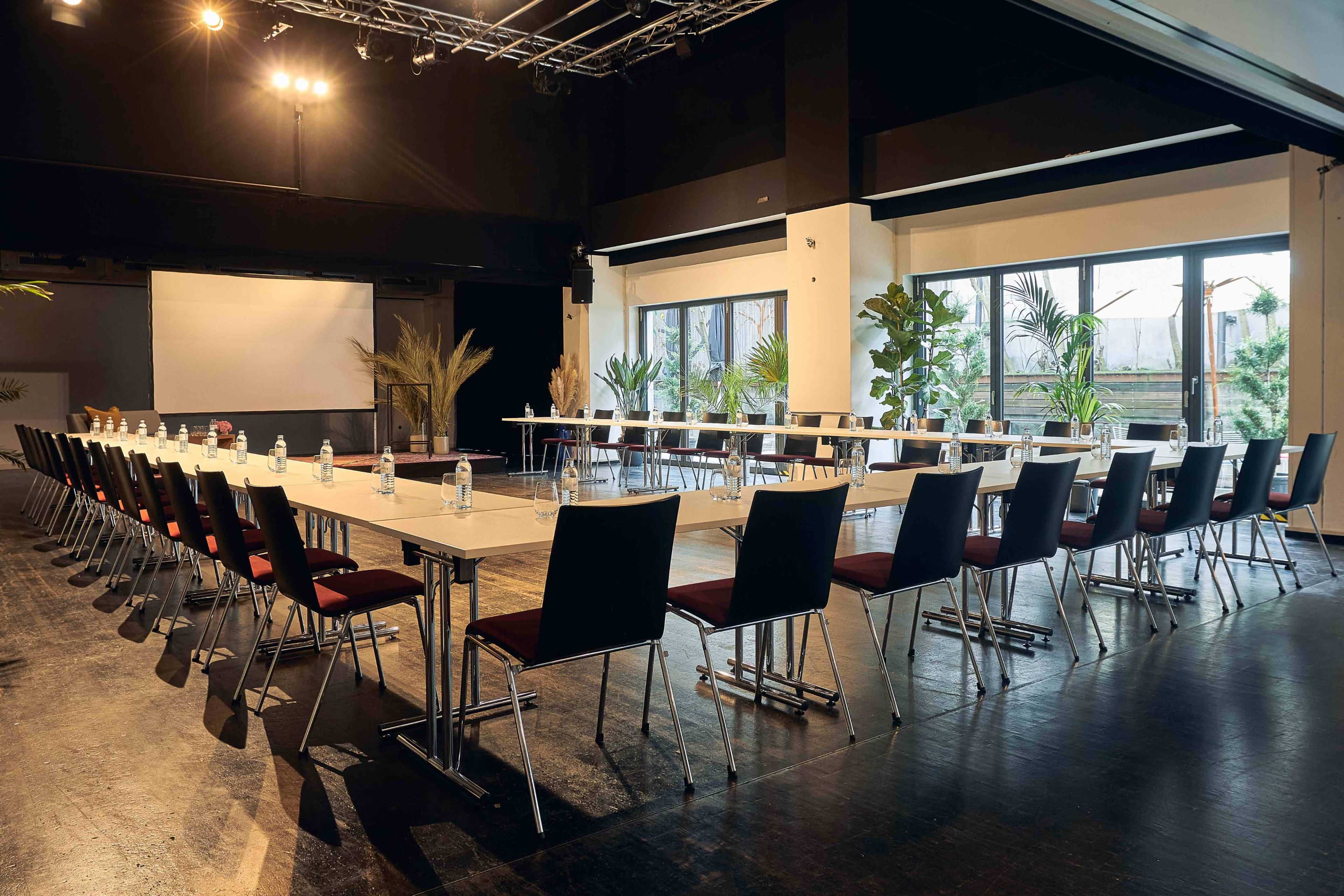 Large, light-filled square room for your event with access to the courtyard, wheelchair accessible Image in Kreuzberg, Berlin (Kreuzberg), 