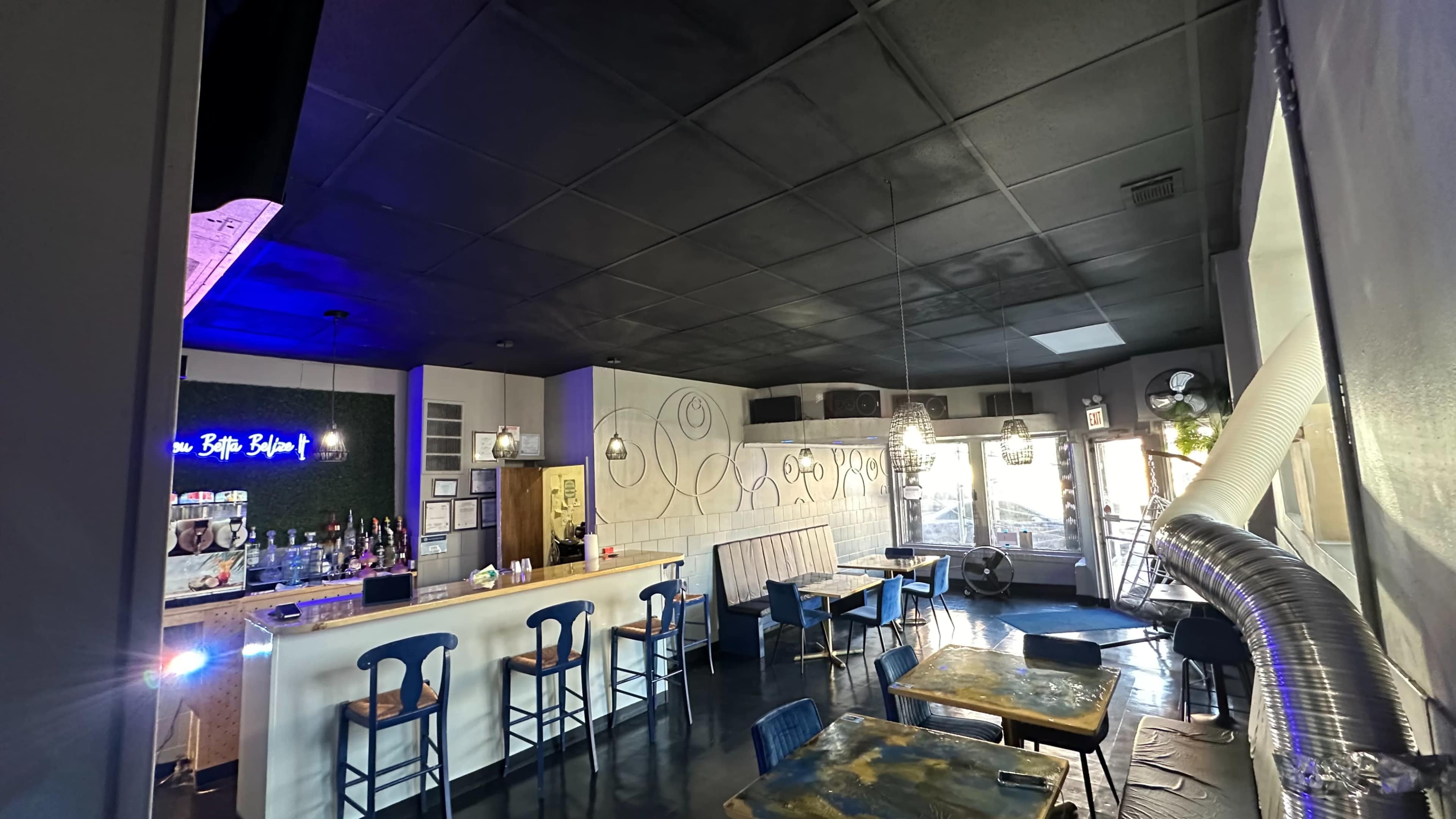 Intimate space Image in Austin, Chicago, IL