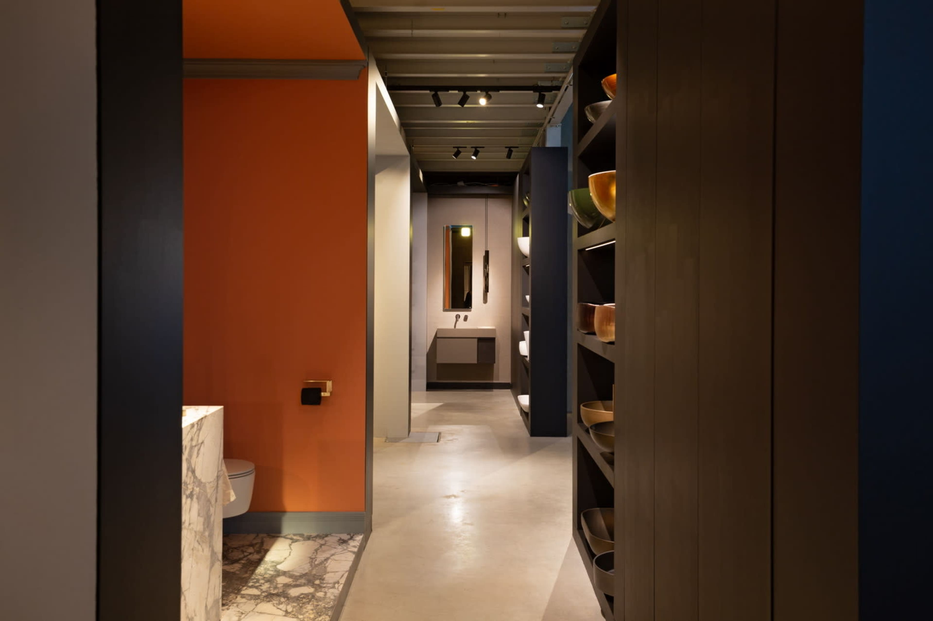 Badezimmer Design Showroom | Industriehalle Bild in Vogelsang, Köln, 