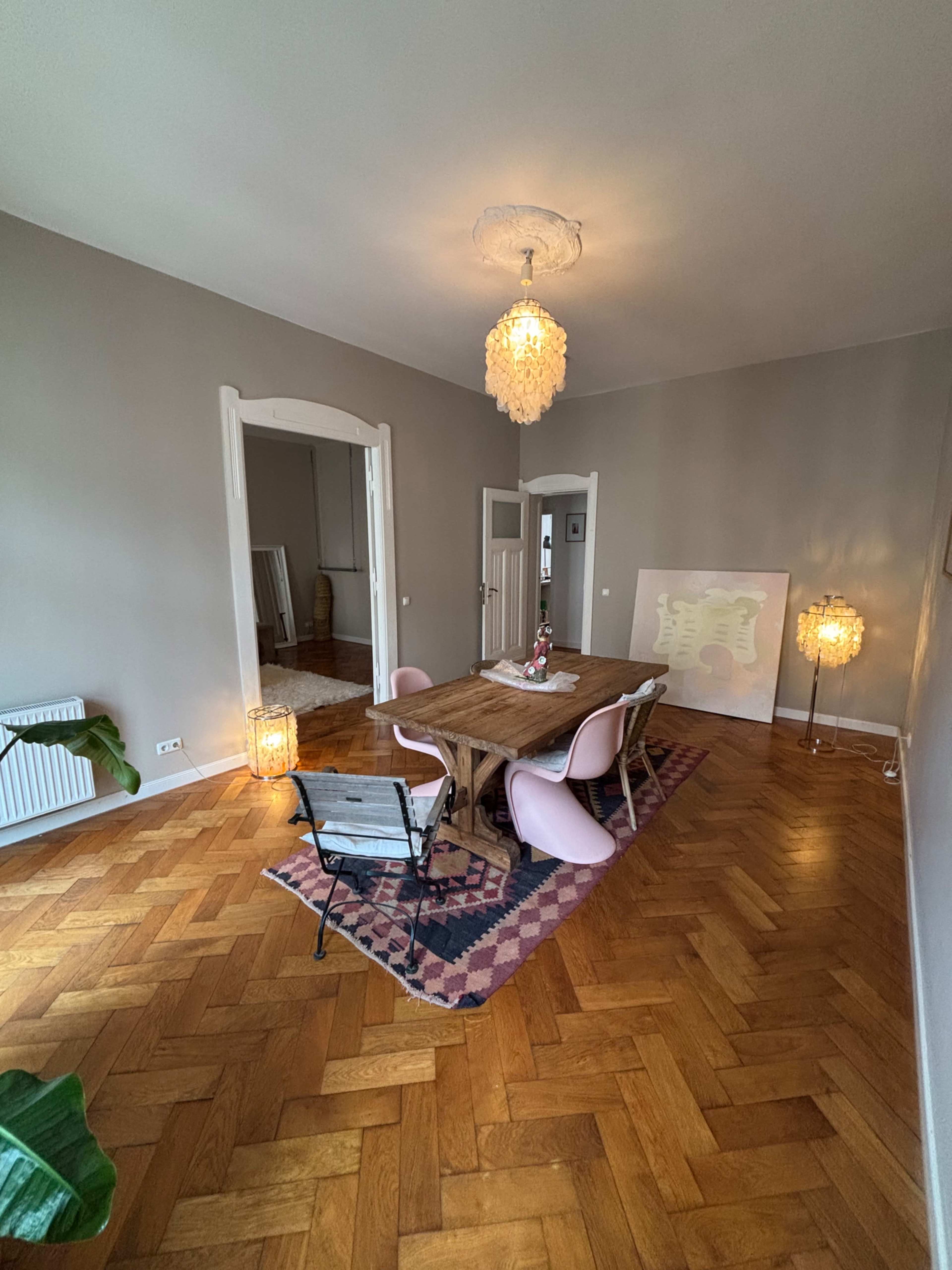 Light-Filled Altbau Apartment with Contemporary Art Vibes Image in Mitte, Berlin