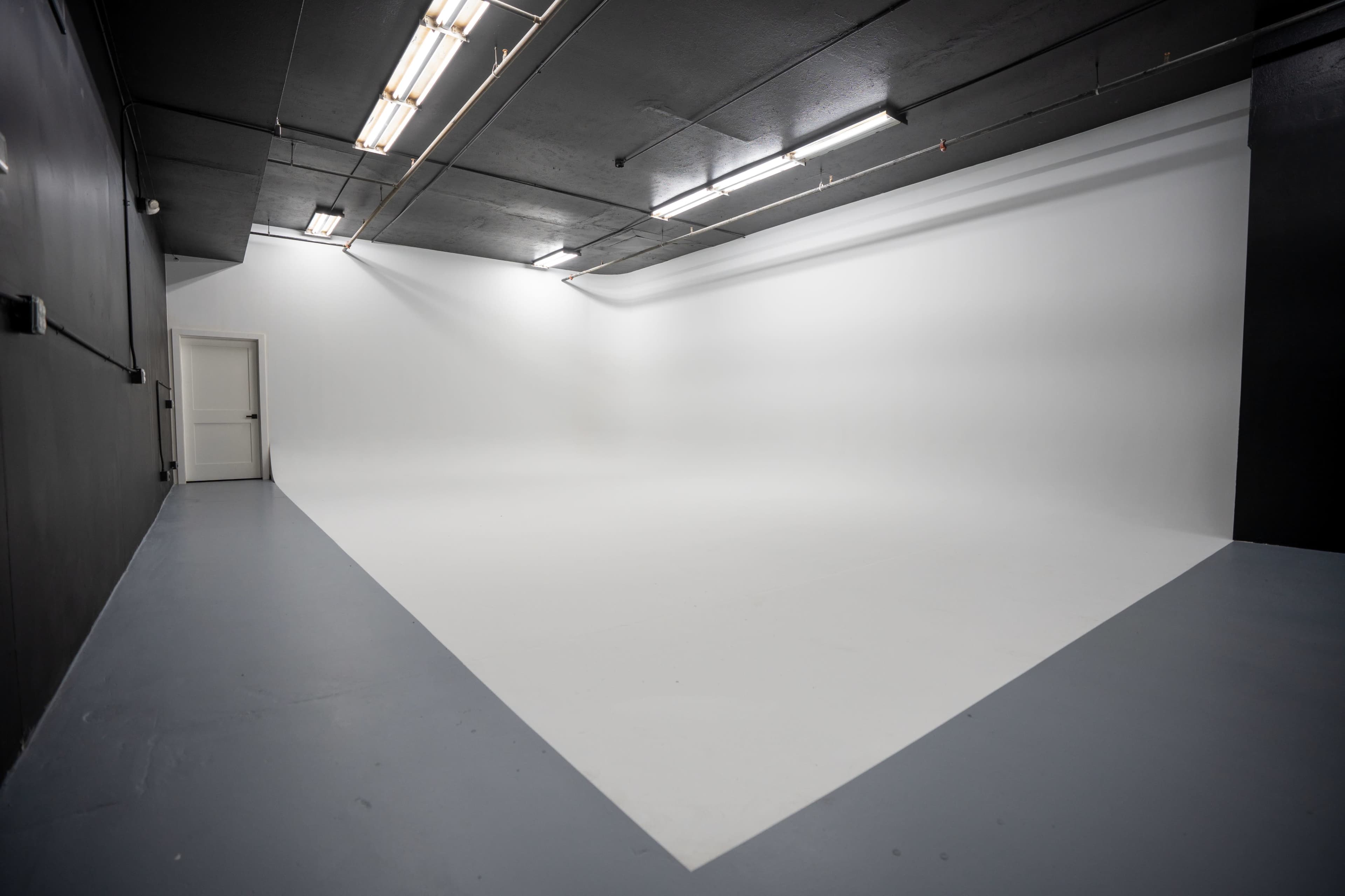 Film and Photography Studio | LARGE White Cyc Wall | Influence Studios Image in Glendale, Glendale, AZ