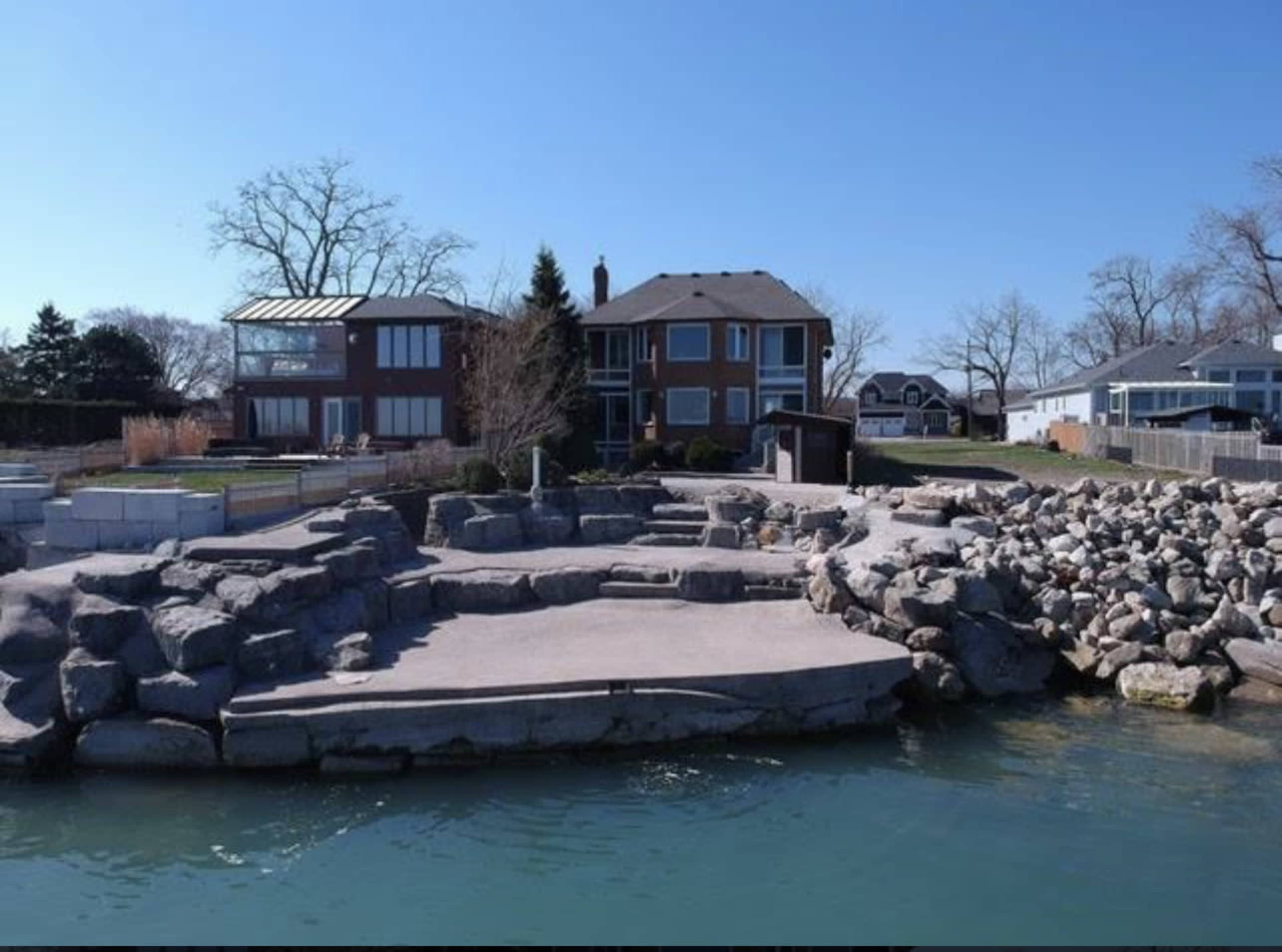 Lakefront House with 180 degree scenic views. Image in Stoney Creek, Stoney Creek, ON