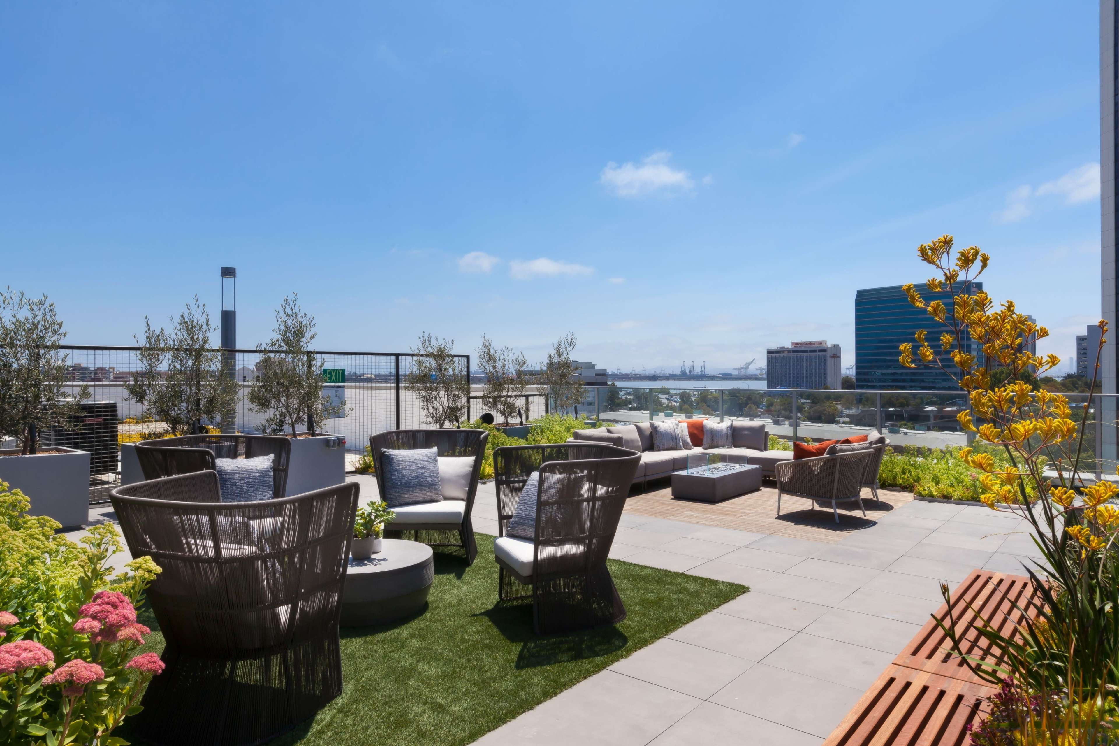 Rooftop with stunning East Bay and San Francisco skyline views Image in Emeryville, Emeryville, CA