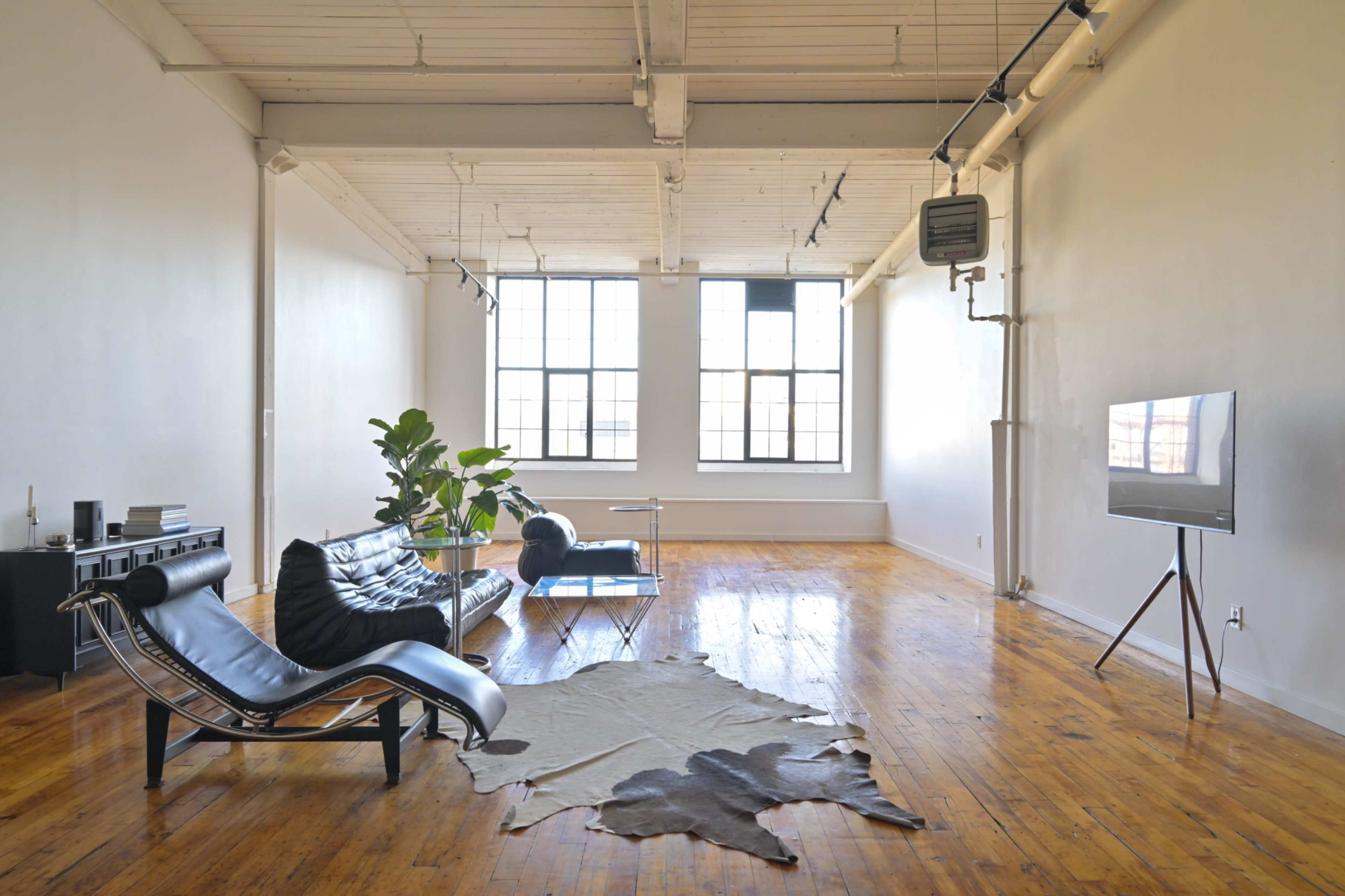 Versatile Daylight Loft for Social Events, Brand Activations, and Creative Gatherings Image in SODO, Seattle, WA