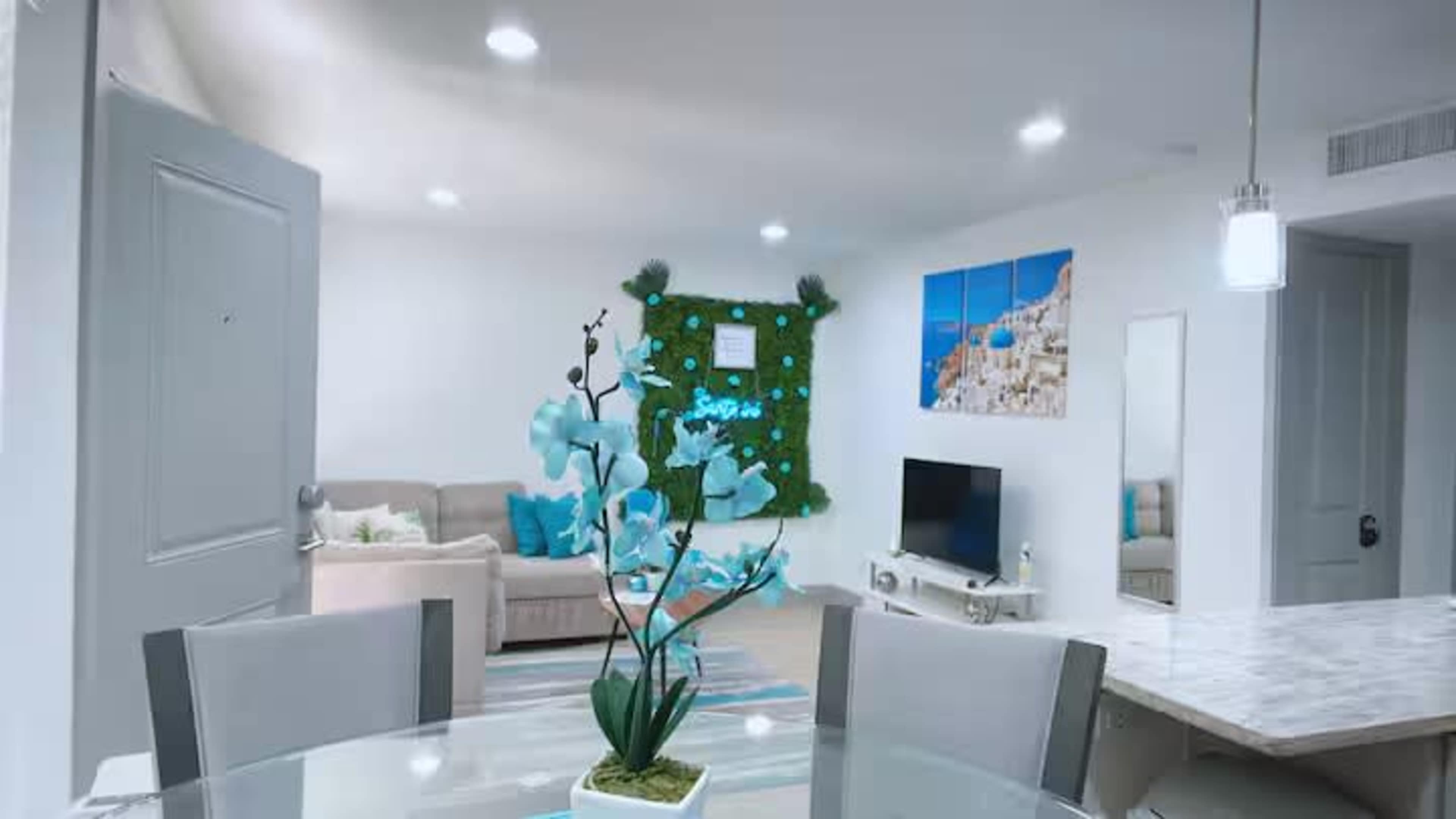 Lifestyle Trendy Santorini Content Suite - Montrose/Midtown Image in Montrose, Houston, TX