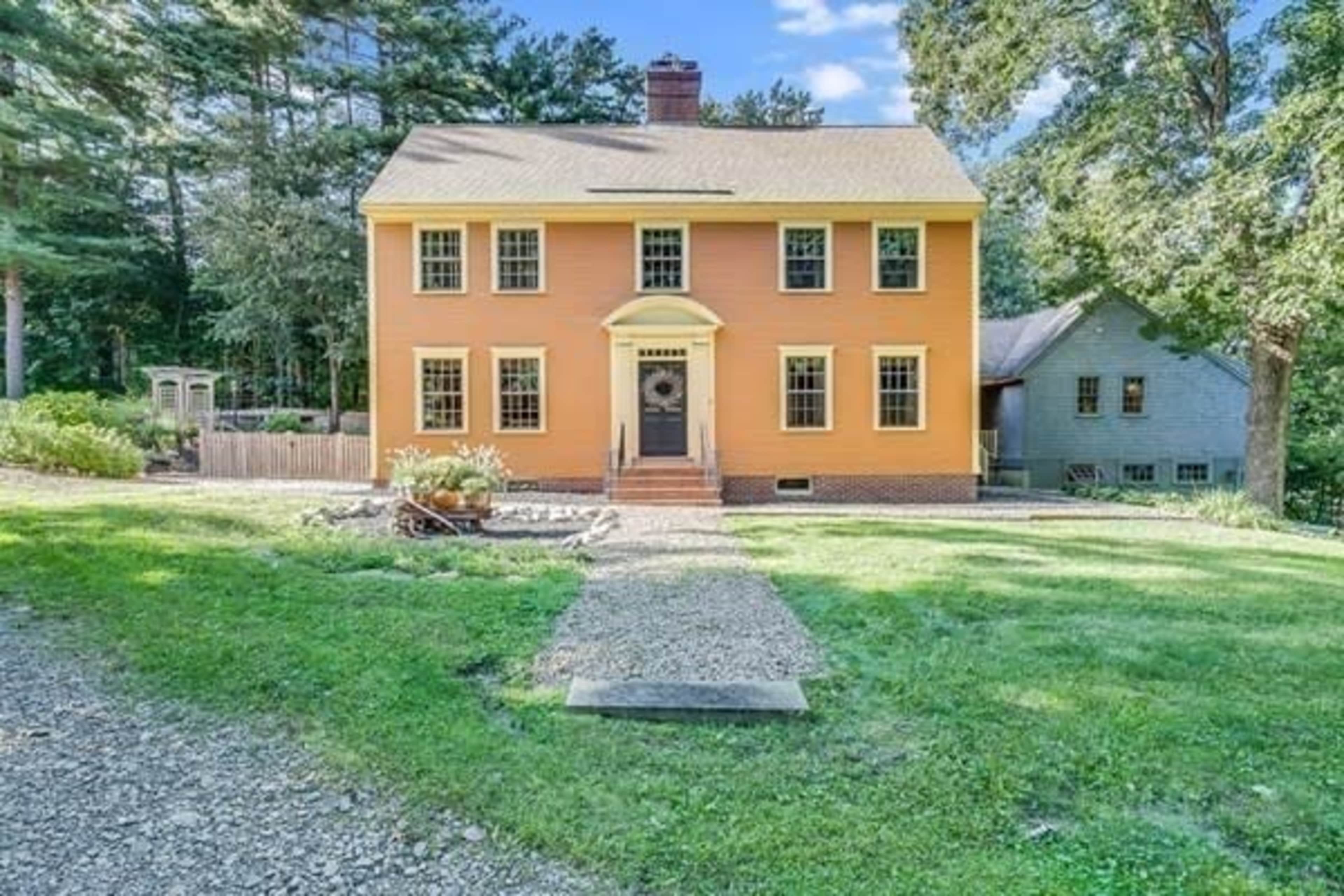 1800's Vintage Luxury Farmhouse Image in Byfield, Newbury, MA