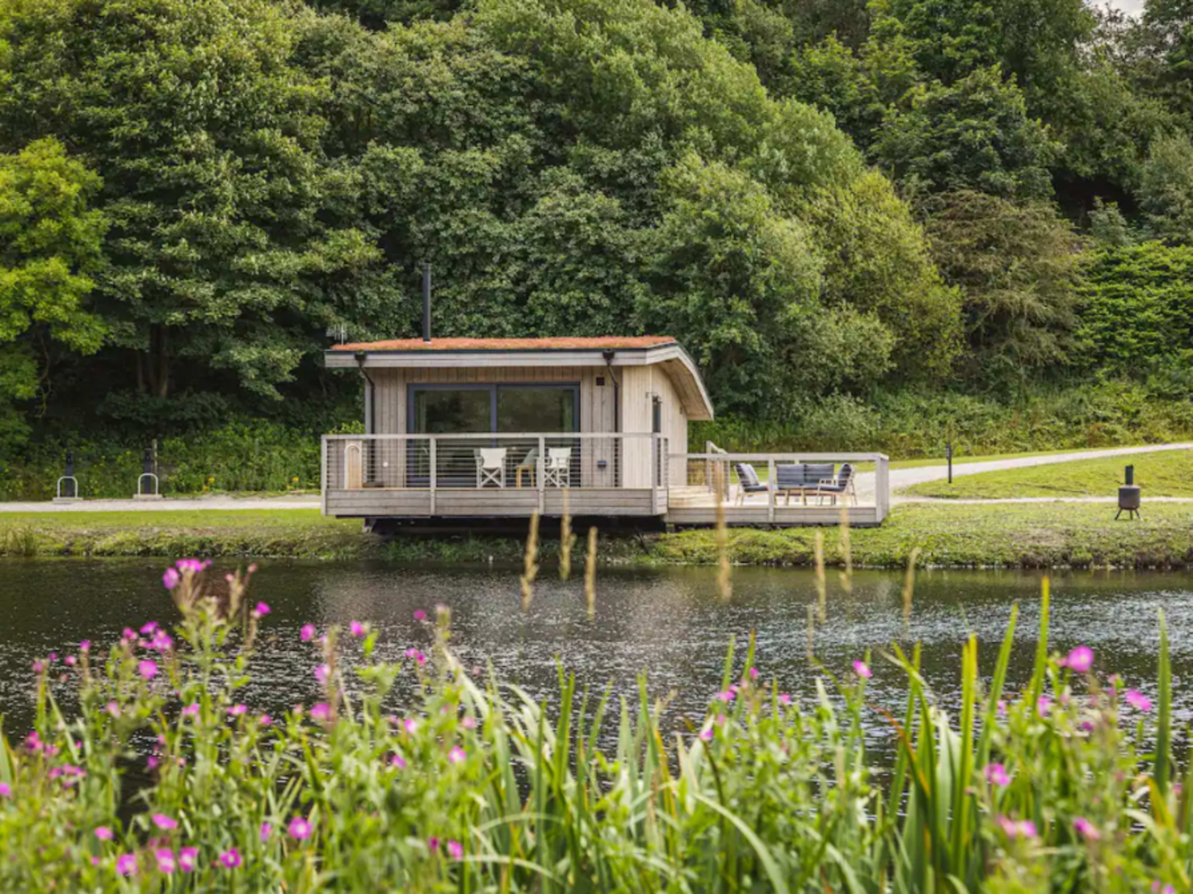 2 bed lakeside Lodge