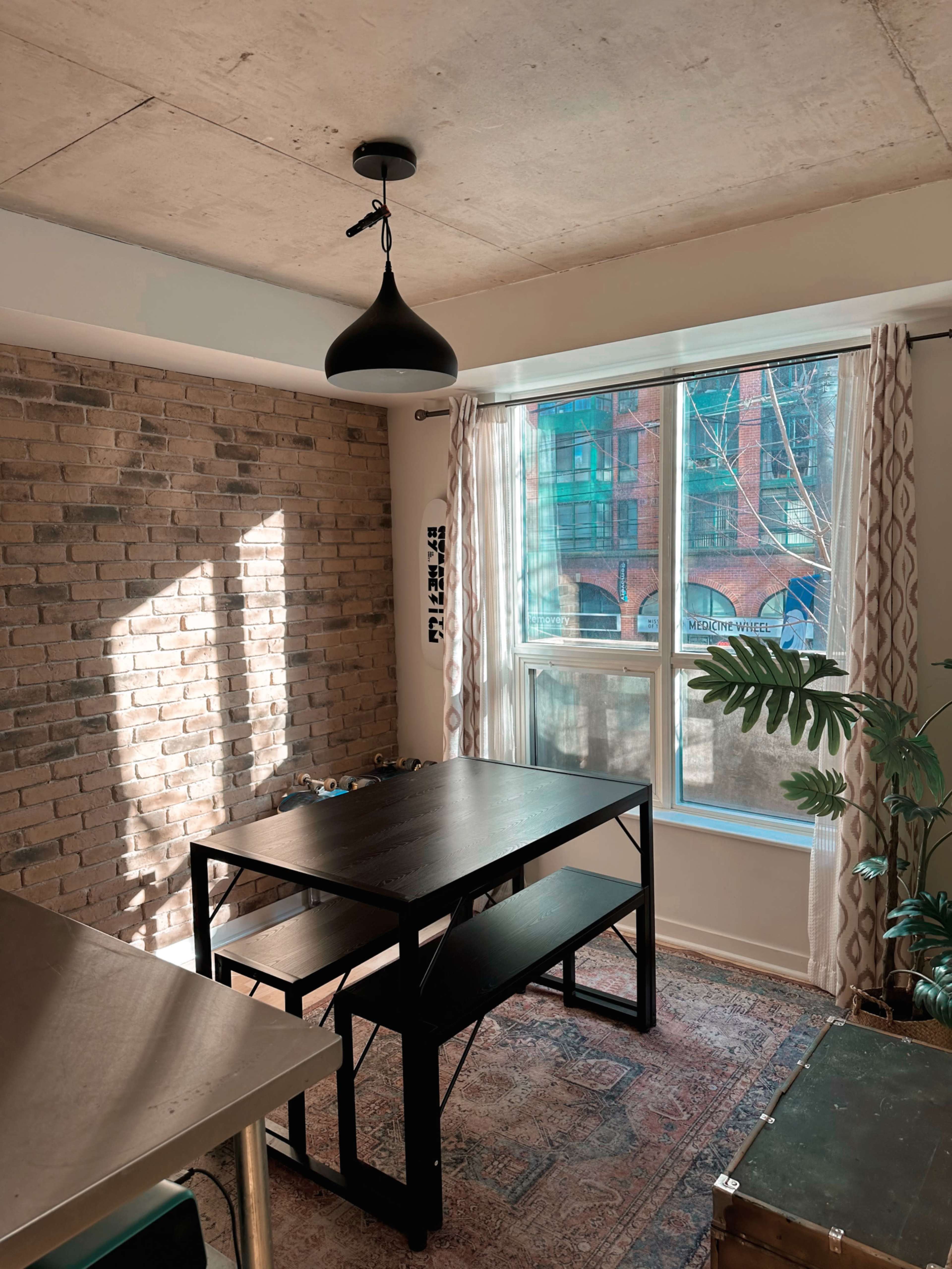 Modern Two-Storey Downtown Loft with Parking Image in Niagara, Toronto, ON