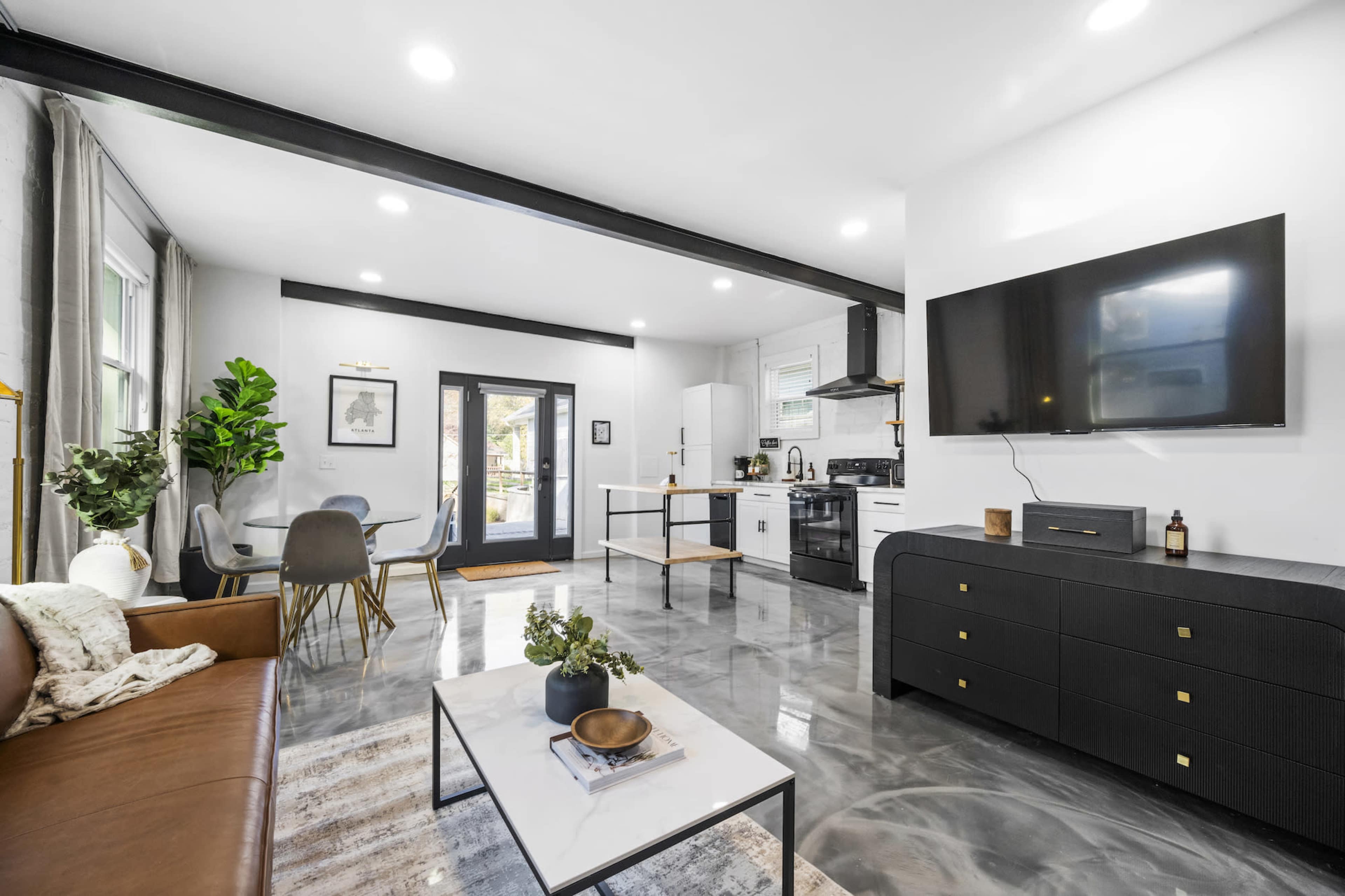New! Industrial Studio Space with Natural Light Image in East Point, Atlanta, GA