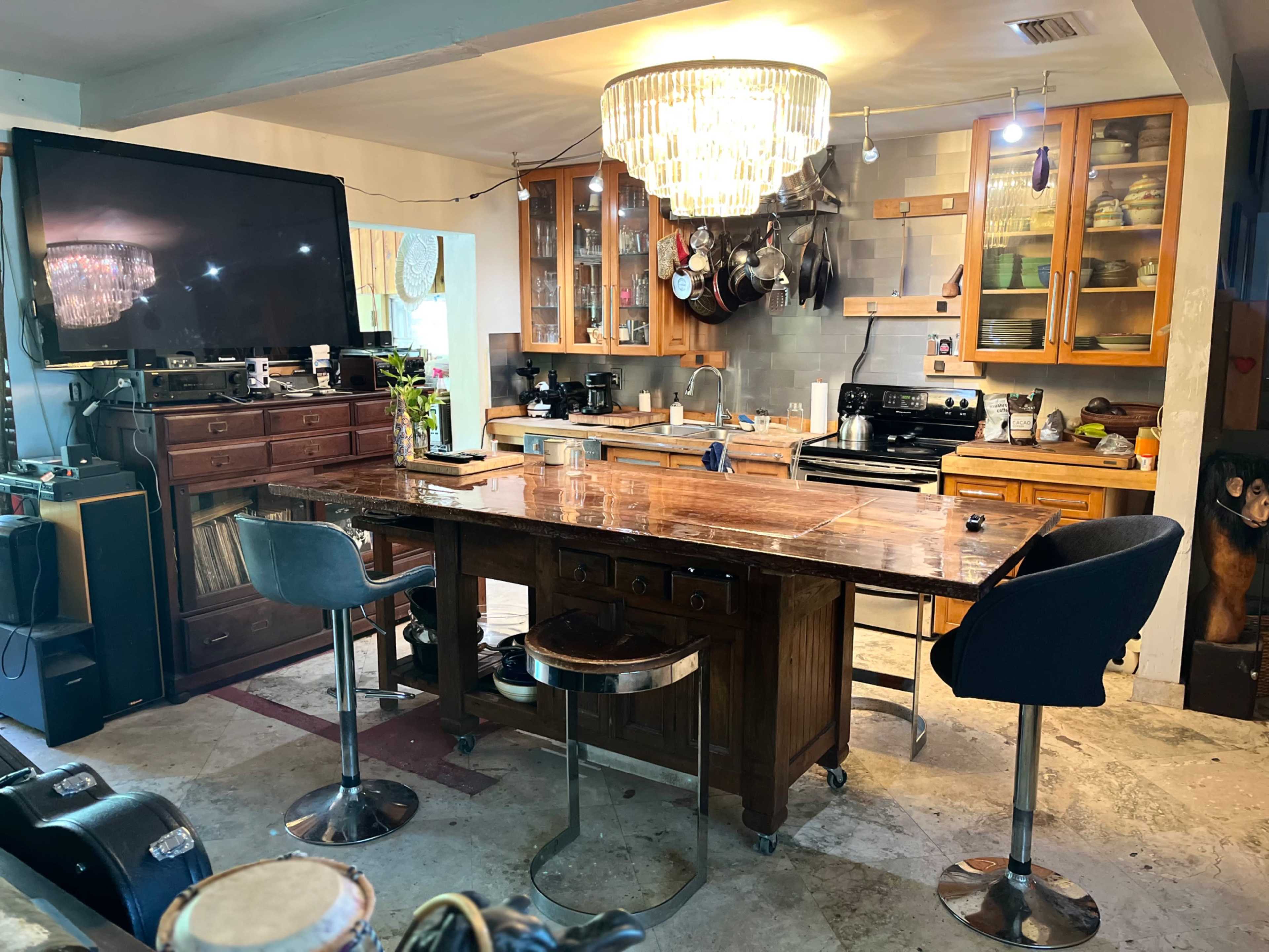 Home recording/reheasal studio and performance space Image in Ives Estates, Mismi, FL