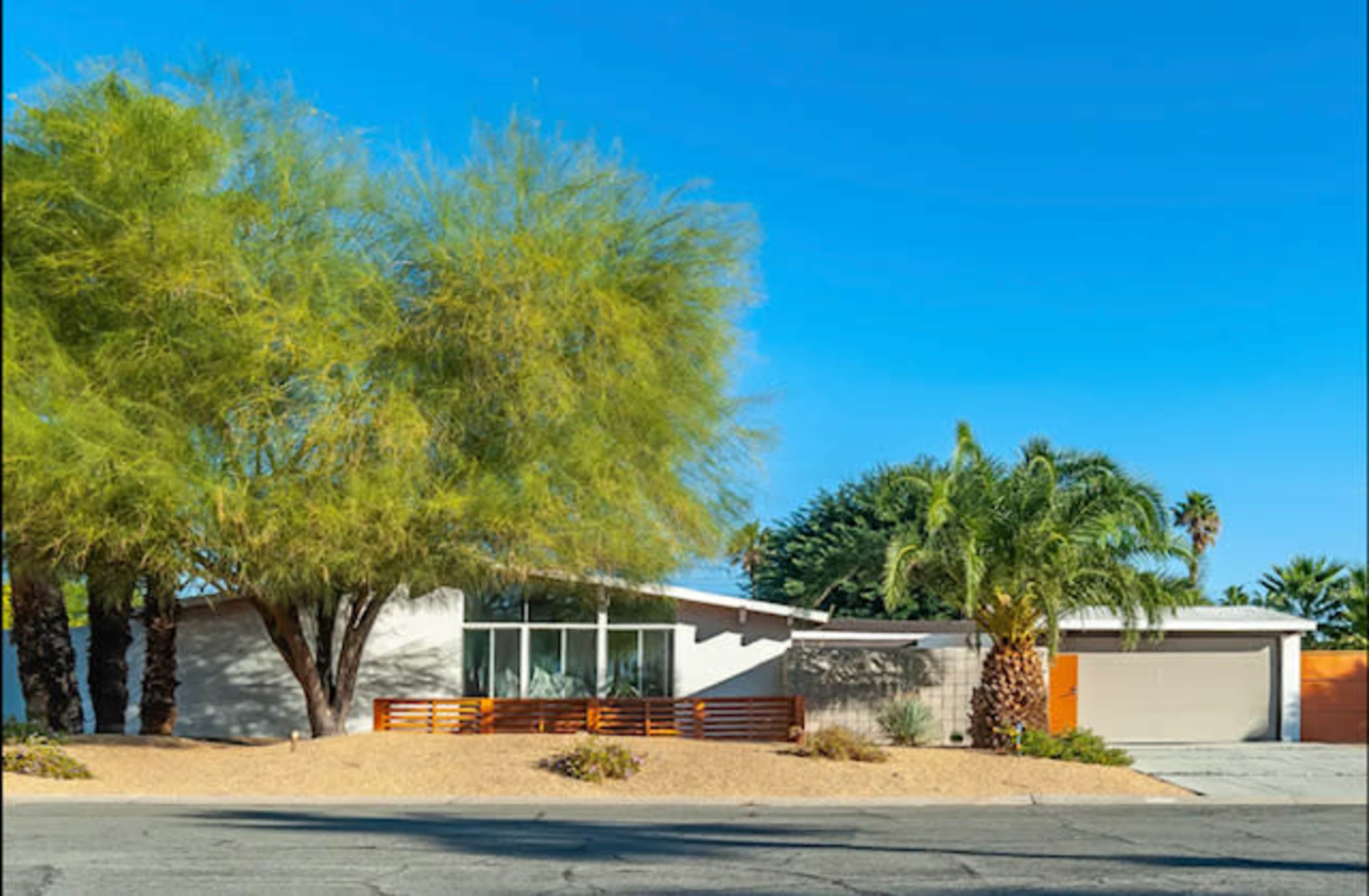 Mid Century Modern Palm Springs House with huge fantastic backyard Image in Palm Springs, palm springs, CA