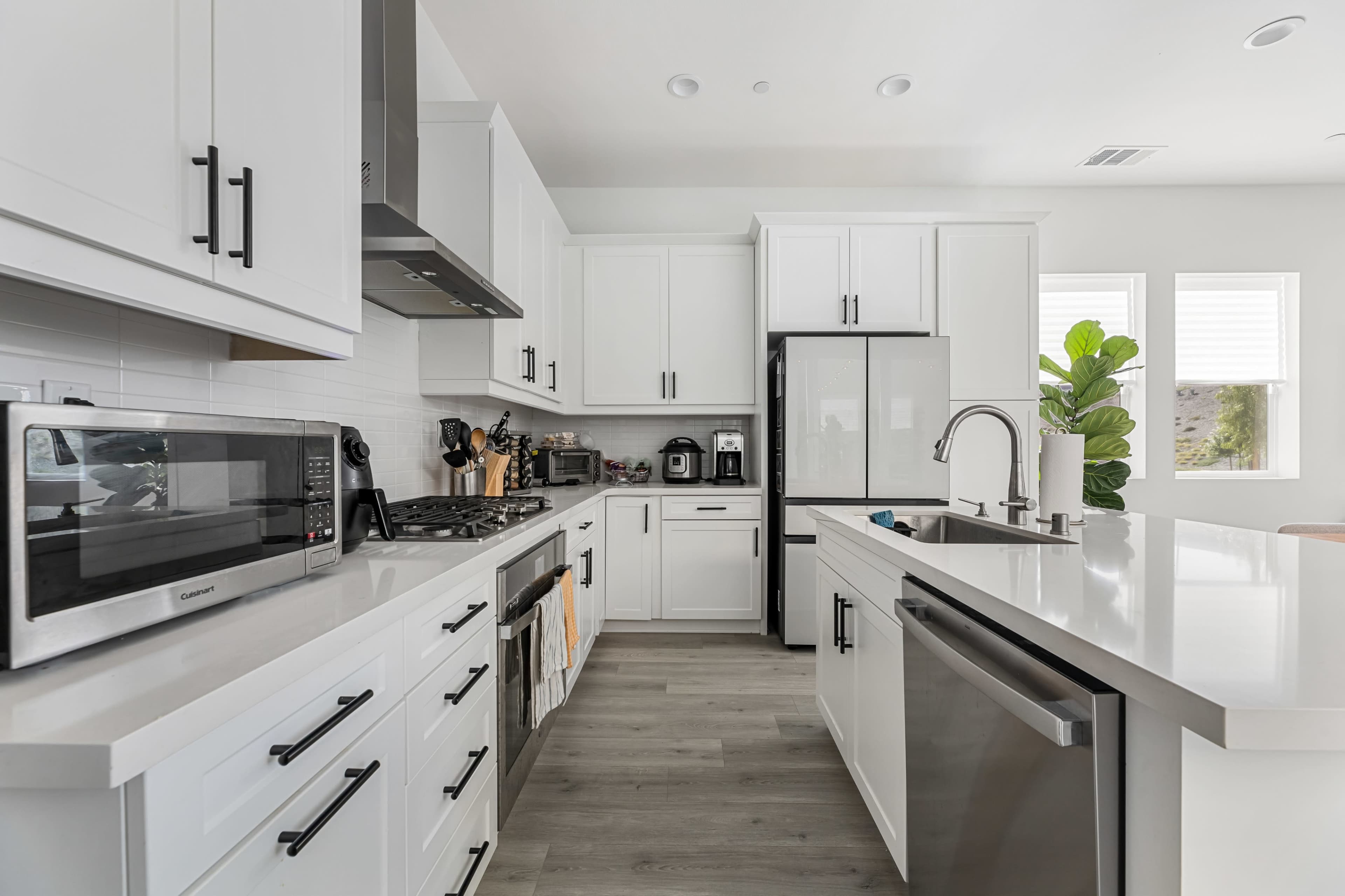 Modern Home with Beautiful Chef’s Kitchen and Gorgeous Patio Image in , Valencia, CA