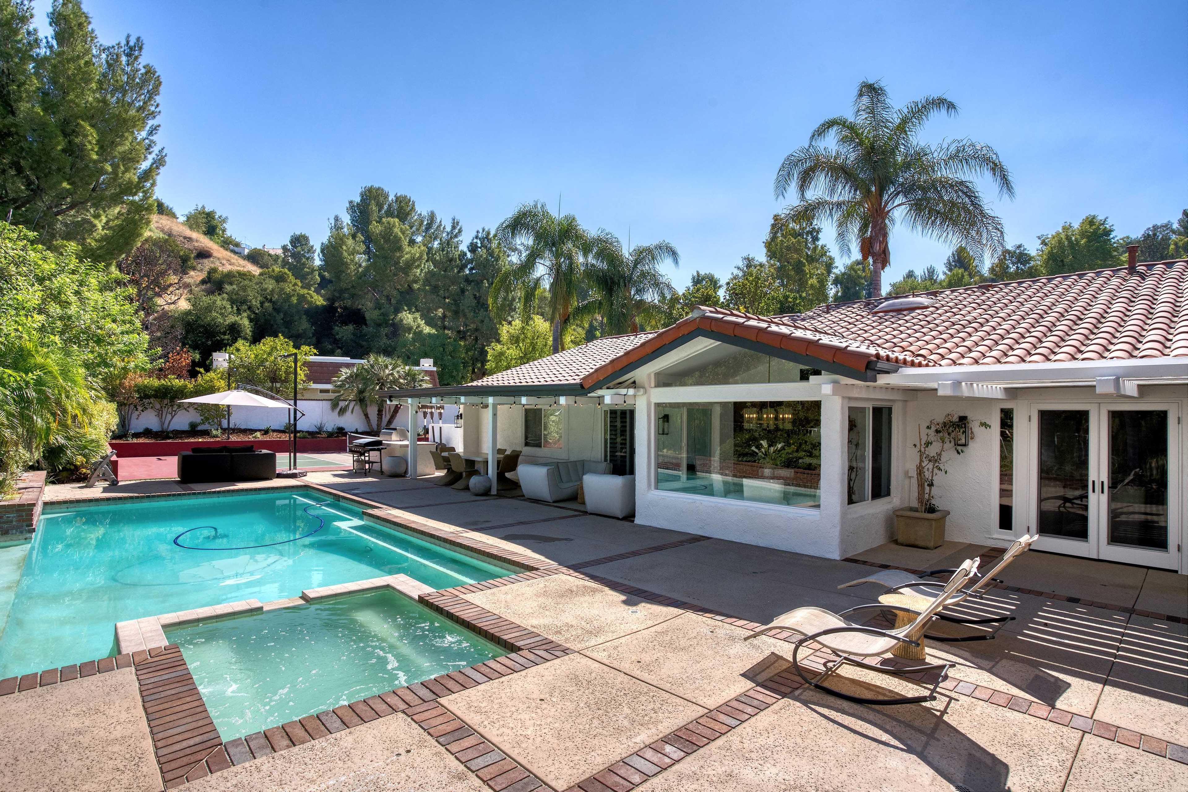 Pickleball Court Home Image in Calabasas Park, Calabasas, CA