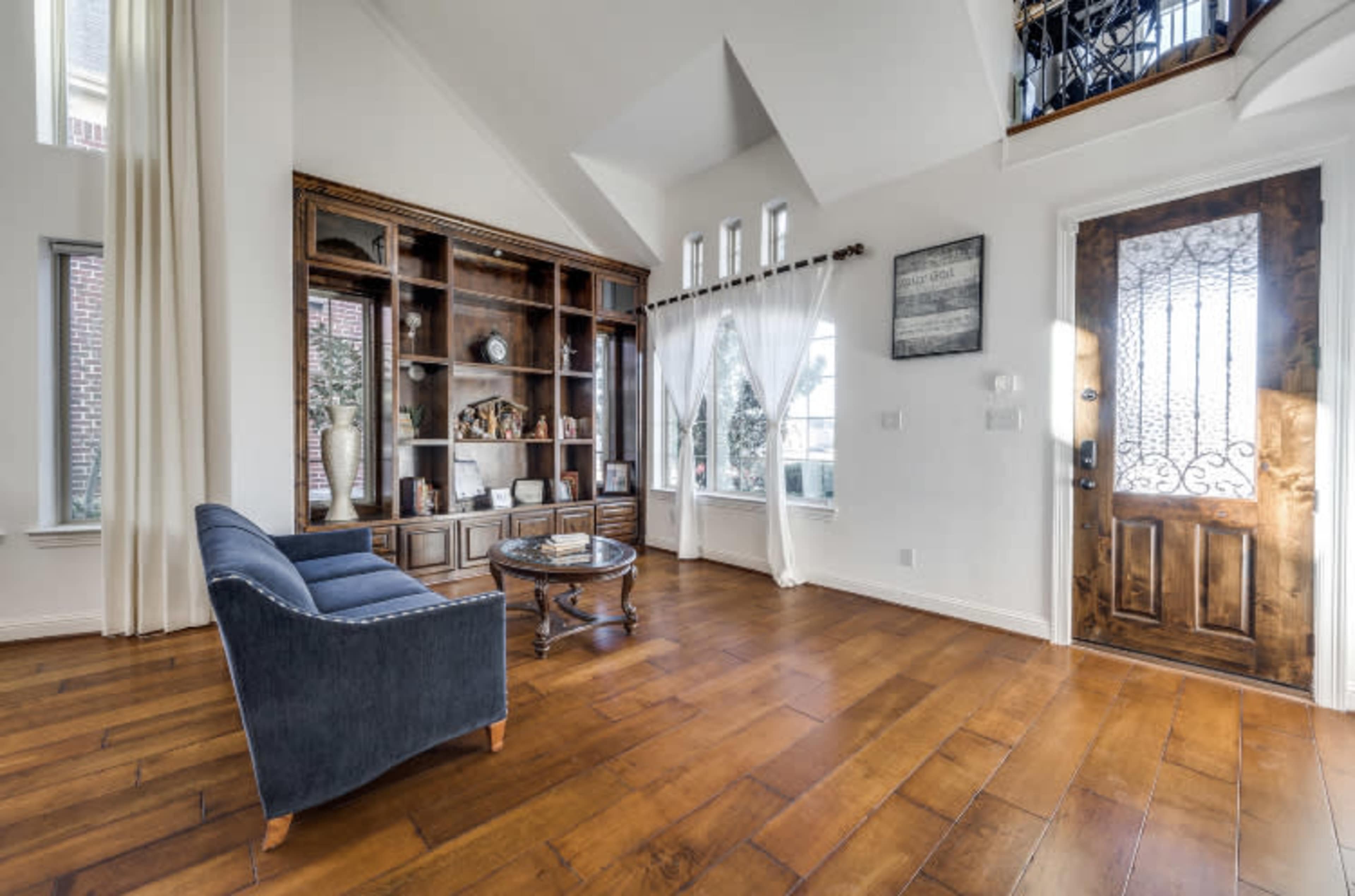 Beautiful Home/ Grand Entry/ 4 meeting spaces / Changing room Image in , Little Elm, TX