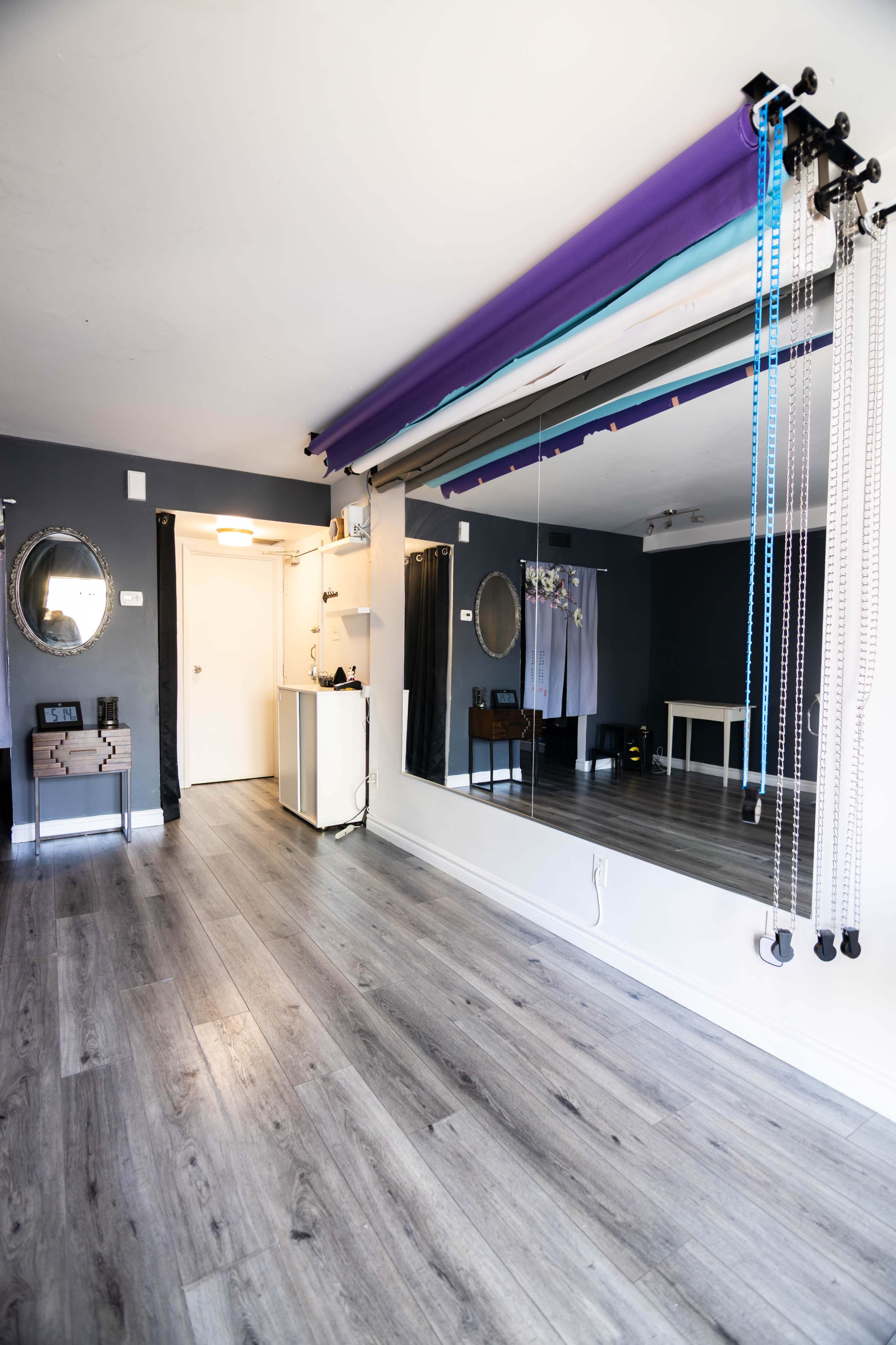 Vibrant Photo Studio in Toronto Image in Niagara, Toronto, ON