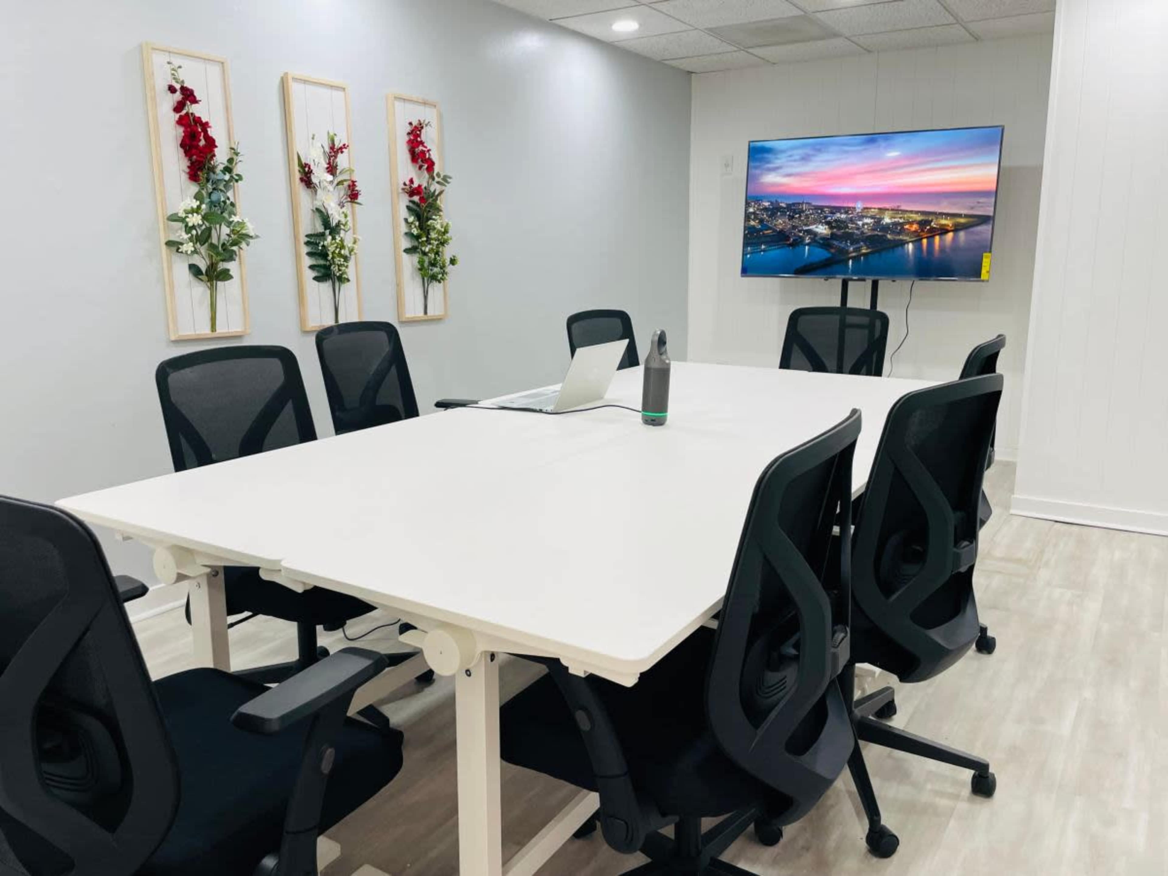 Flexible Meeting Space. Close to Airports. 360 degree view video conferencing. Formal seating for 8. Image in Clearwater, Clearwater, FL