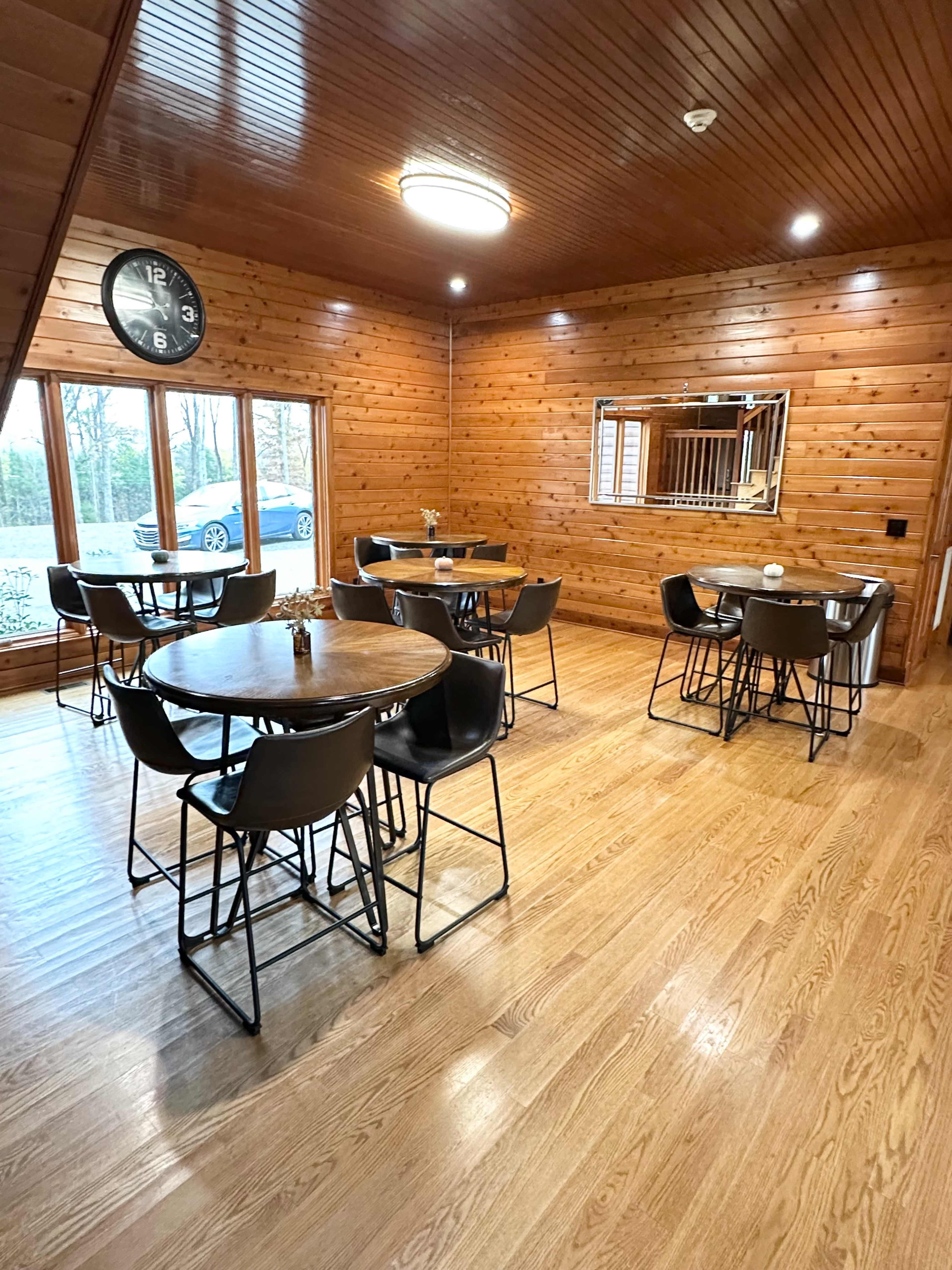 The Lodge: Rustic, Roomy, Refreshing, Retreat Image in , Christiana, TN