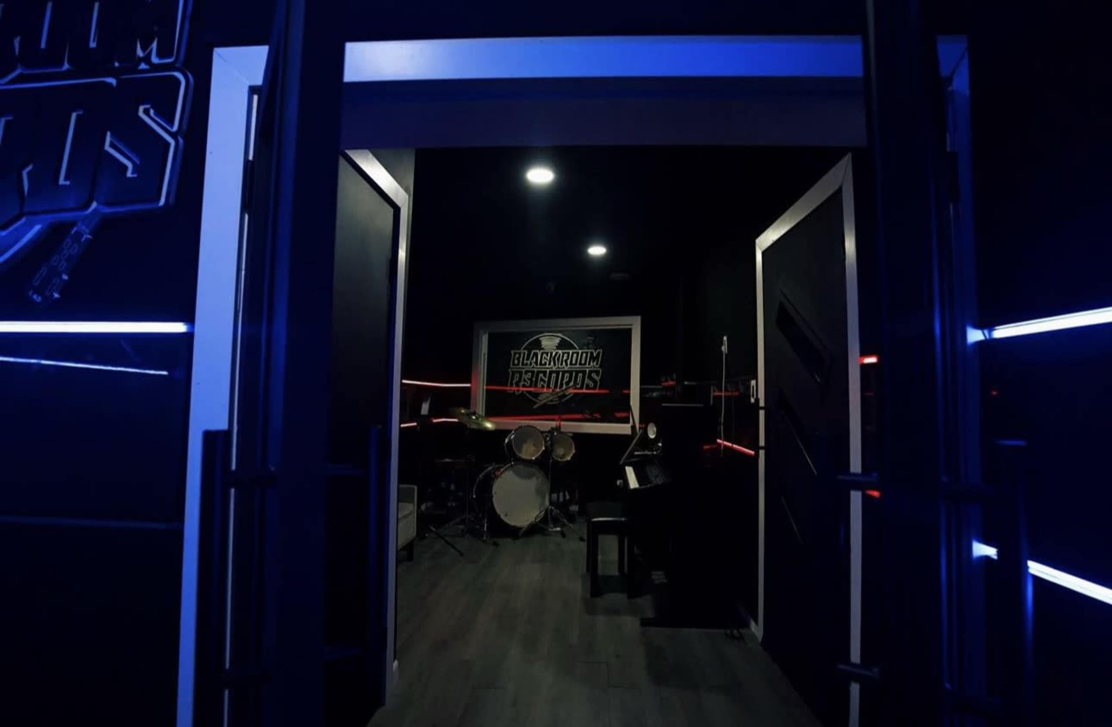Stylish Studio Entertainment Lounge Image in North Miami Beach, Miami, FL