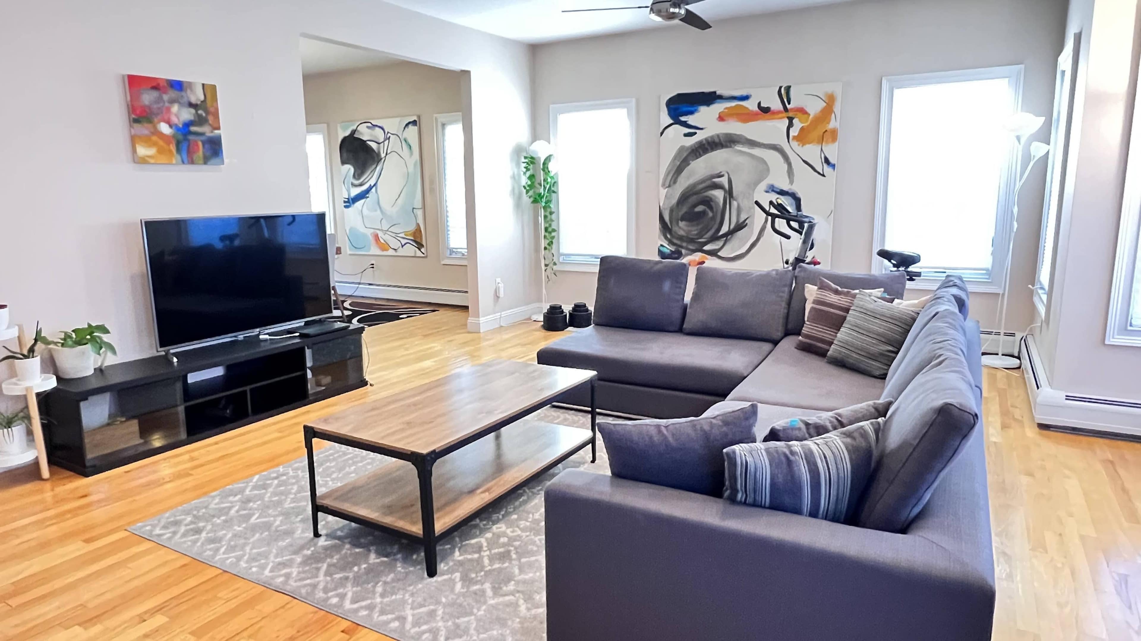 Modern Suburban Retreat with Art and Garden View Image in Ridgefield, Ridgefield, NJ