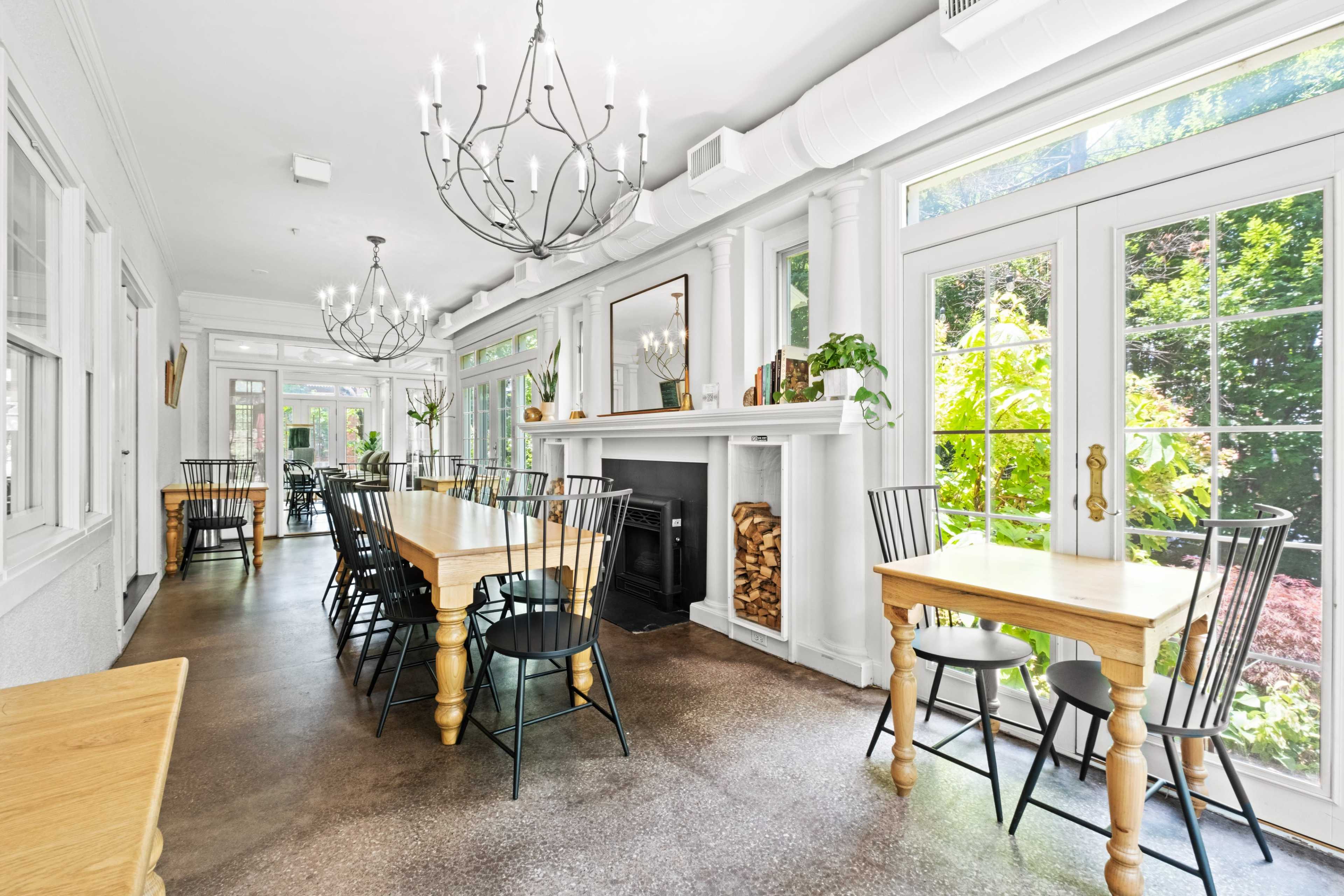 Cinematic Plaza-Area Mansion for Photoshoots, Video Productions & Events Image in Southmoreland, Kansas City, MO