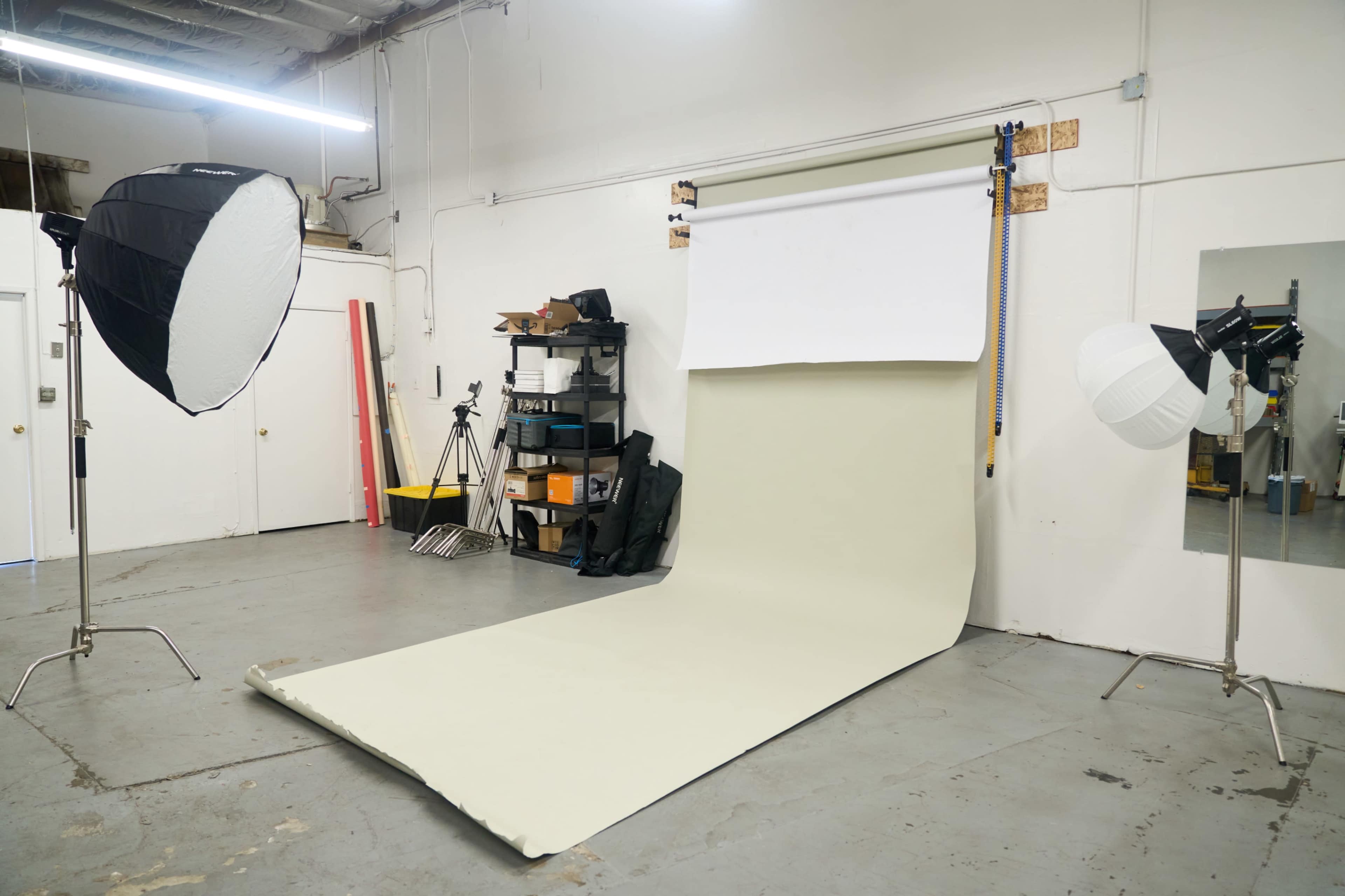 ✨ Urban Photo Studio — 1200sqft Creative Warehouse with Backdrops & Pro Lighting Image in East Industrial, Fremont, CA
