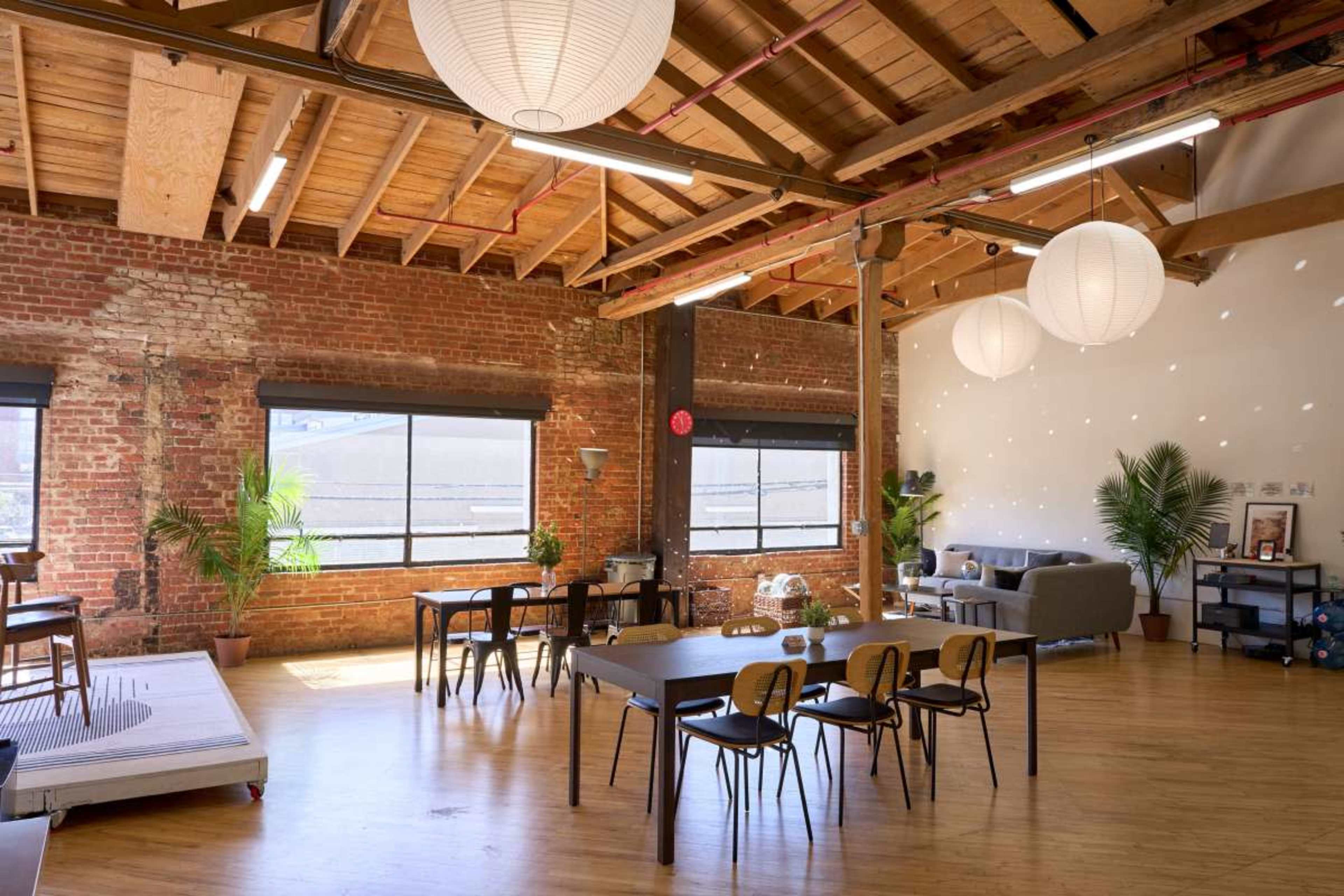 Arts District Cozy Portrait Studio Image in Downtown Los Angeles, Los Angeles, CA