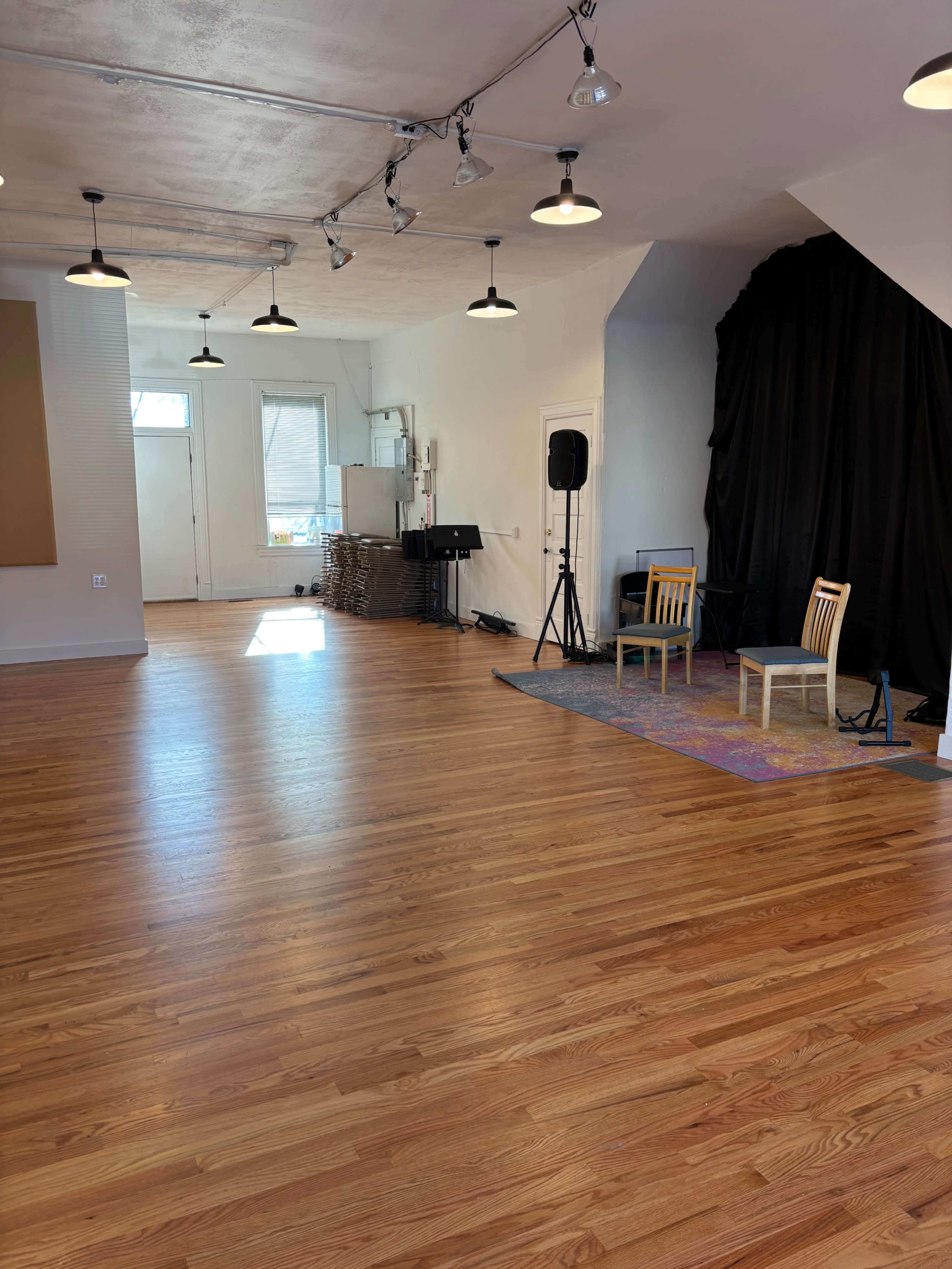 Bright and open space in Maplewood Image in Hadley Township, Maplewood, MO