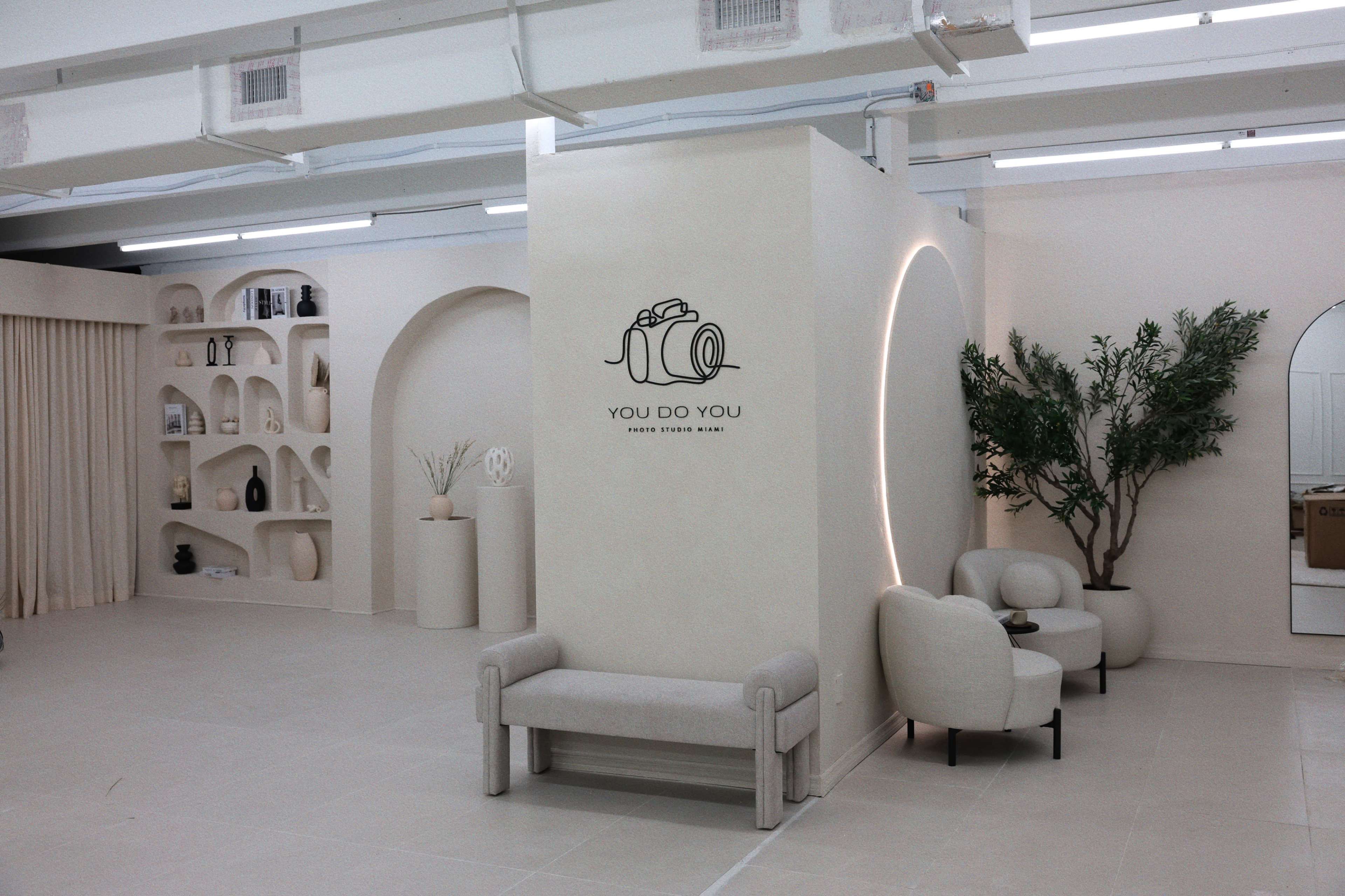 Modern Photo Studio with Cyclorama Image in Hallandale Beach, Hallandale, FL
