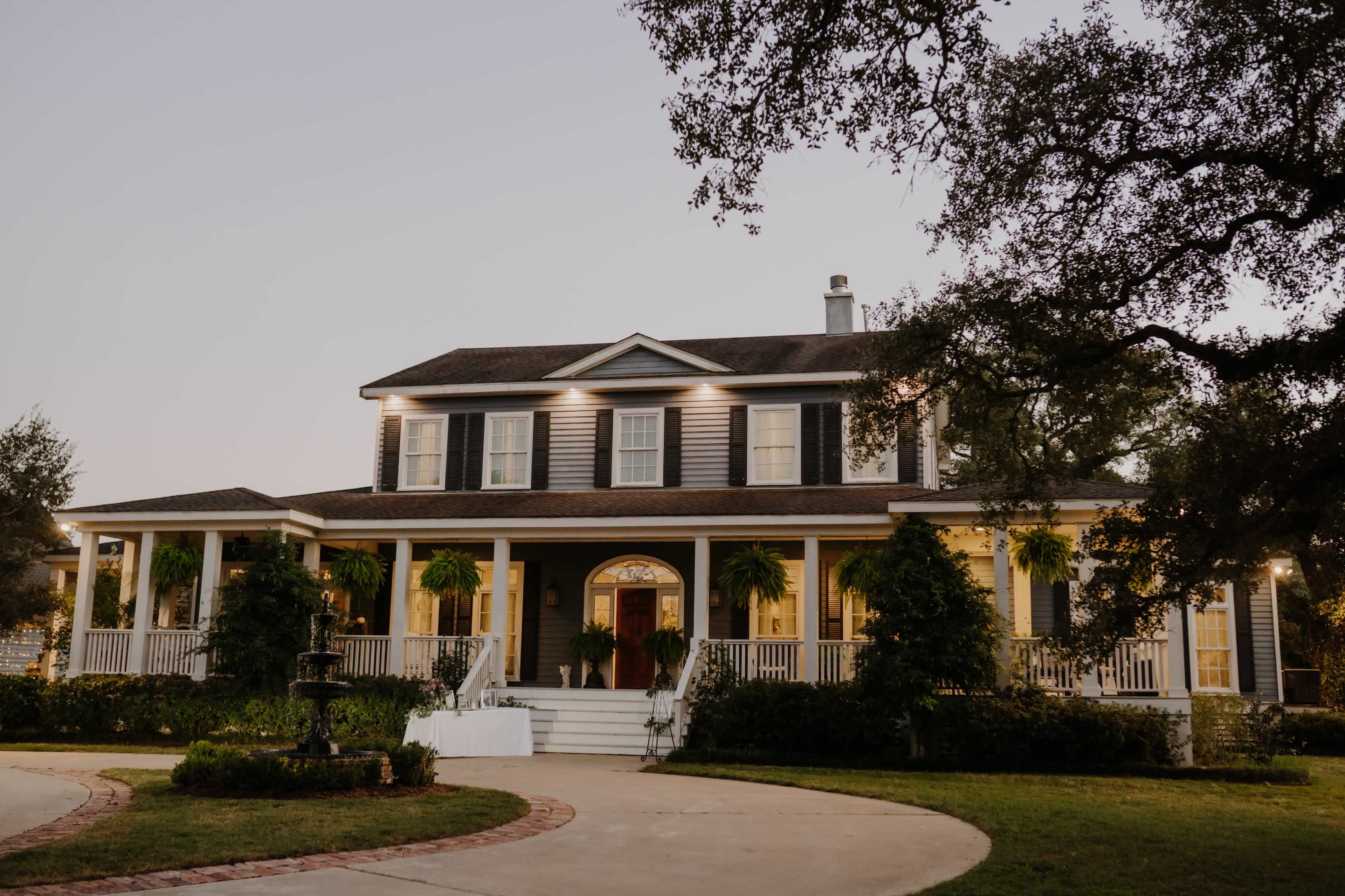 Split Oak Estate- Large live Oaks with several areas for photography Image in , Cat Spring, TX