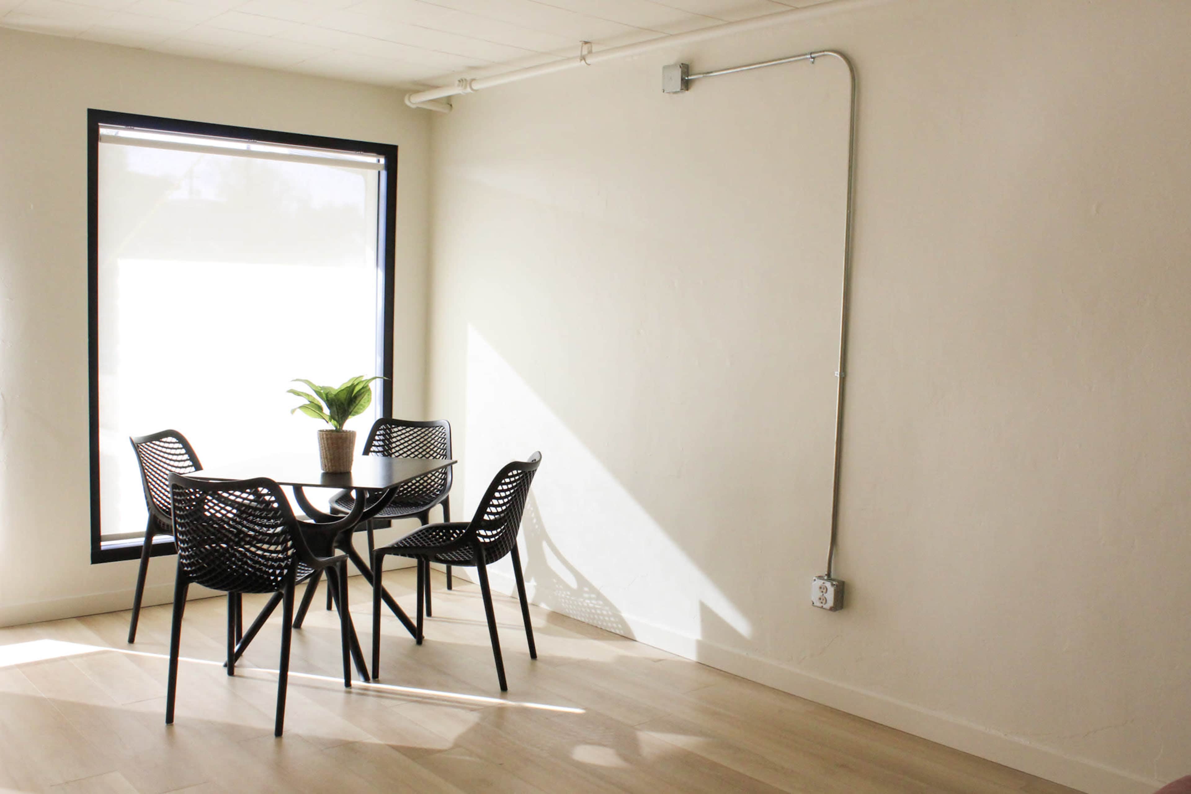 Urban Studio with Beautiful Natural Light Image in Camelback East Village, Phoenix, AZ