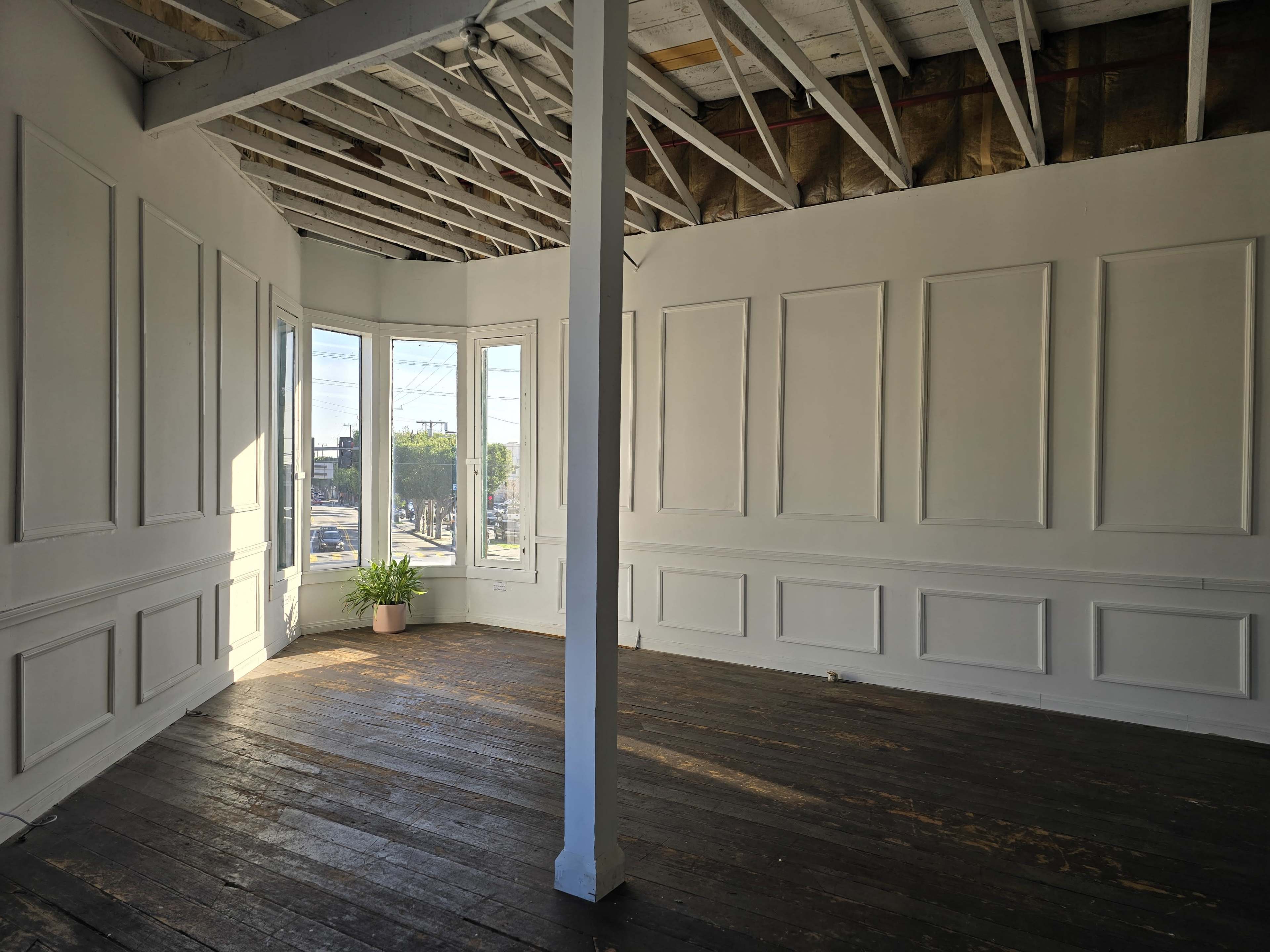Huge old LOFT with many wall styles and a Cyclorama Image in Northeast Los Angeles, Los Angeles, CA