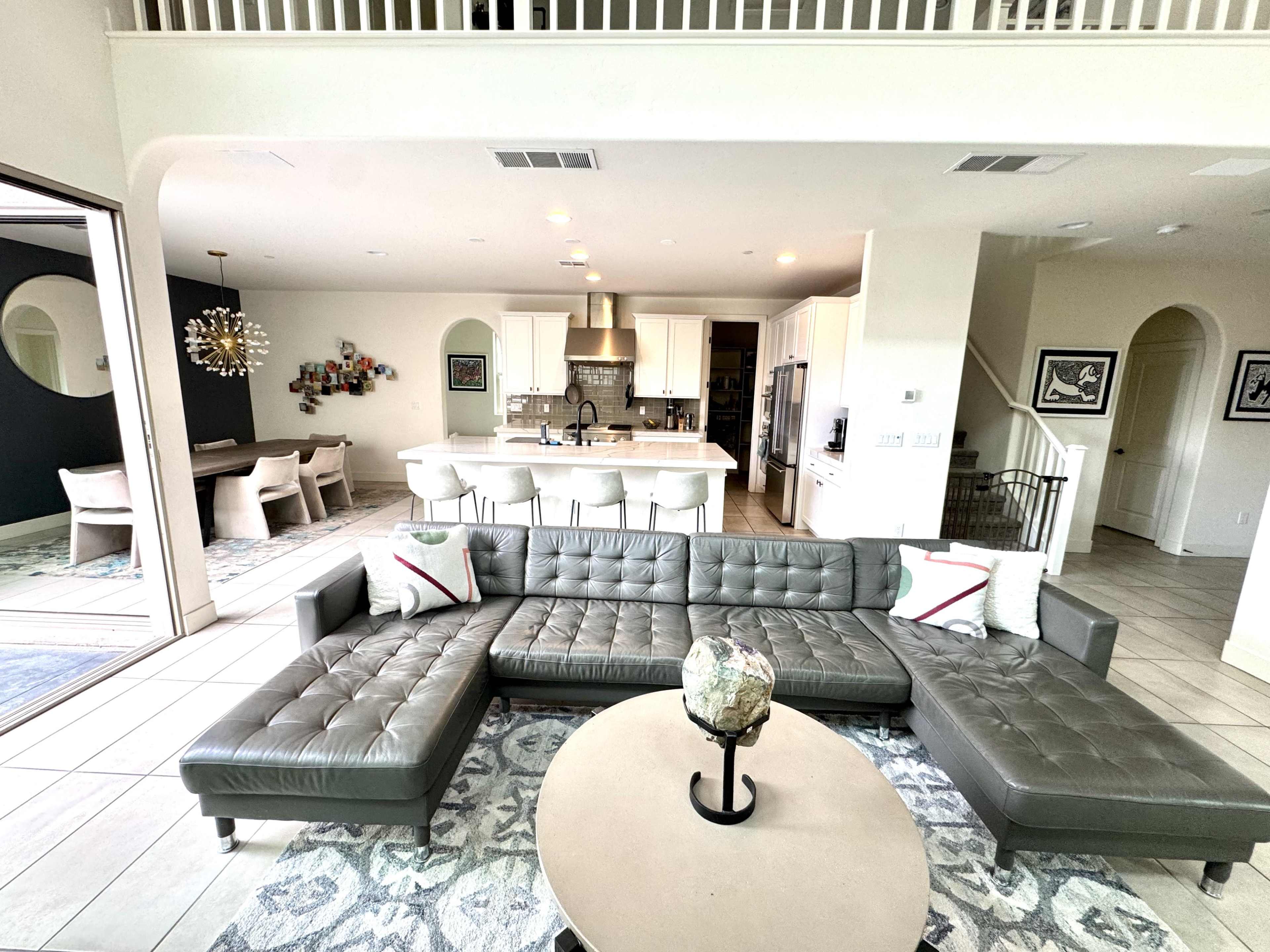 Contemporary Mid-Century Suburban House w/ Indoor-Outdoor Flow & Designer Pool Image in MacDonald Ranch, Henderson, NV