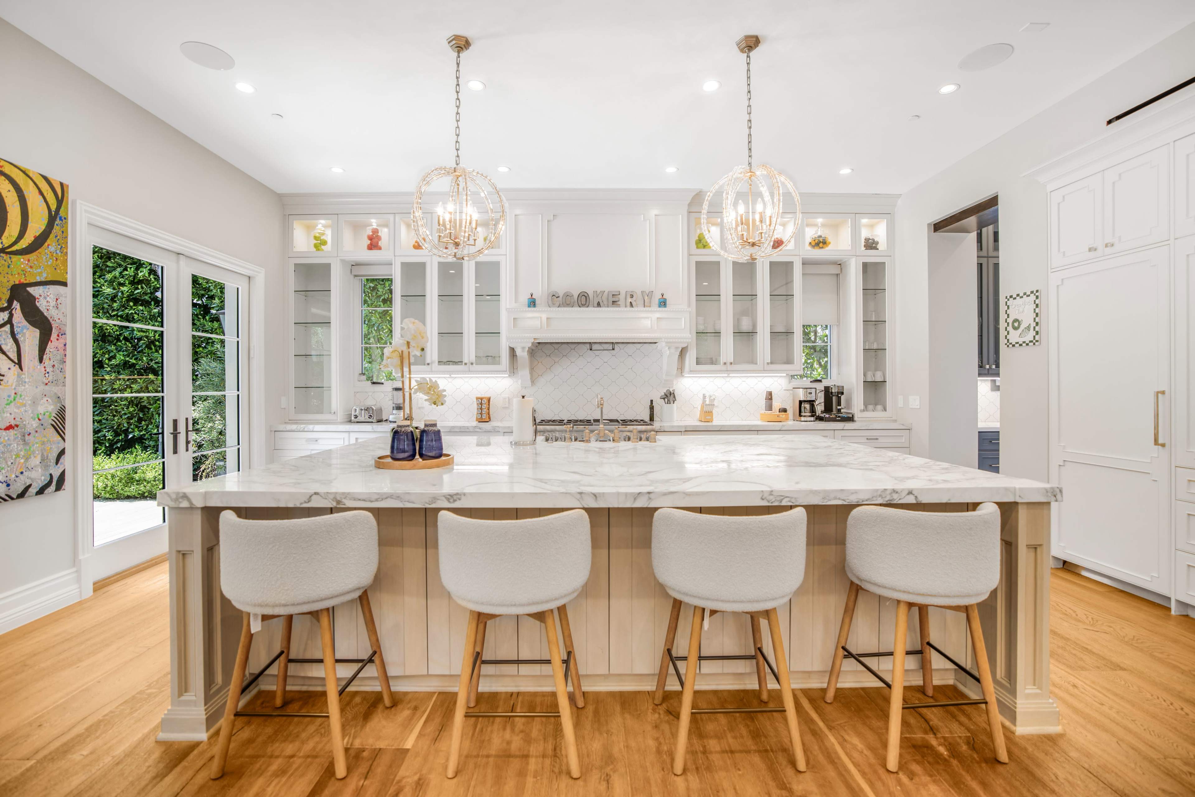 ELEGANT OLIVE ESTATE: TIMELESS CHARM & MODERN FLOW Image in Beverly Hills, Beverly Hills, CA